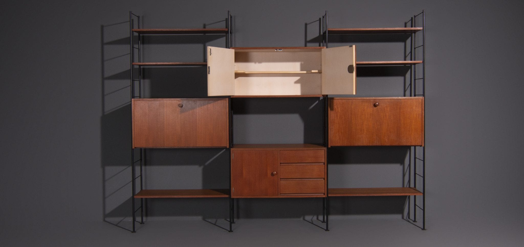 Vintage design wall shelf produced by Holz-pfel