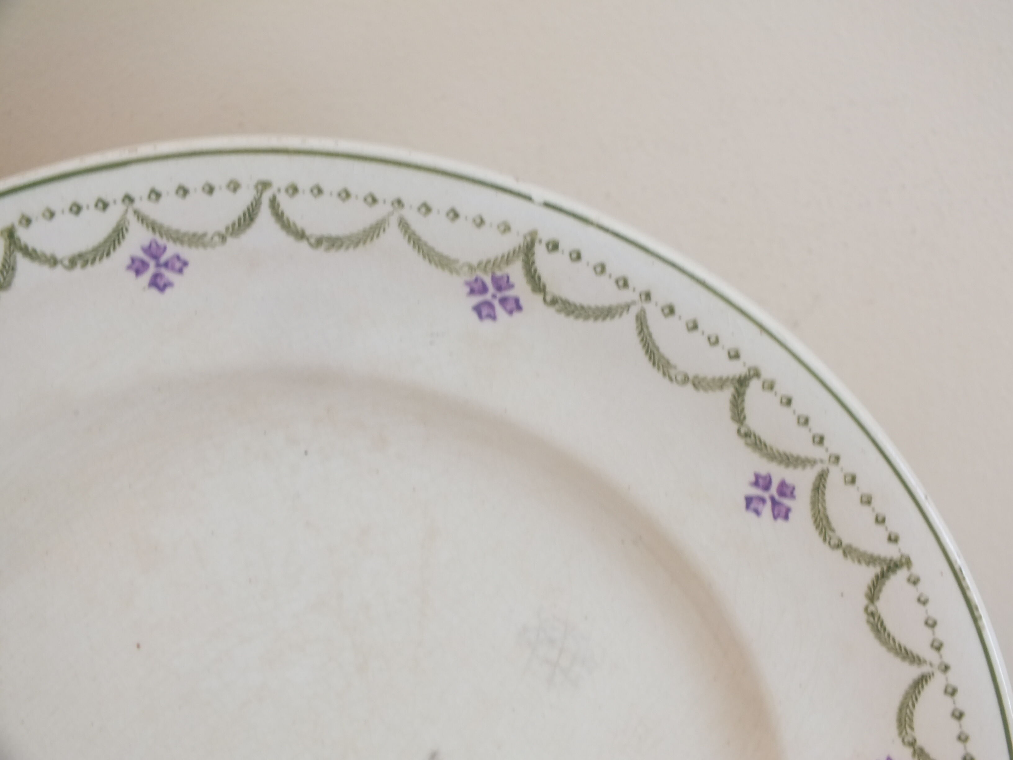 4 flat plates old Longwy Violetta