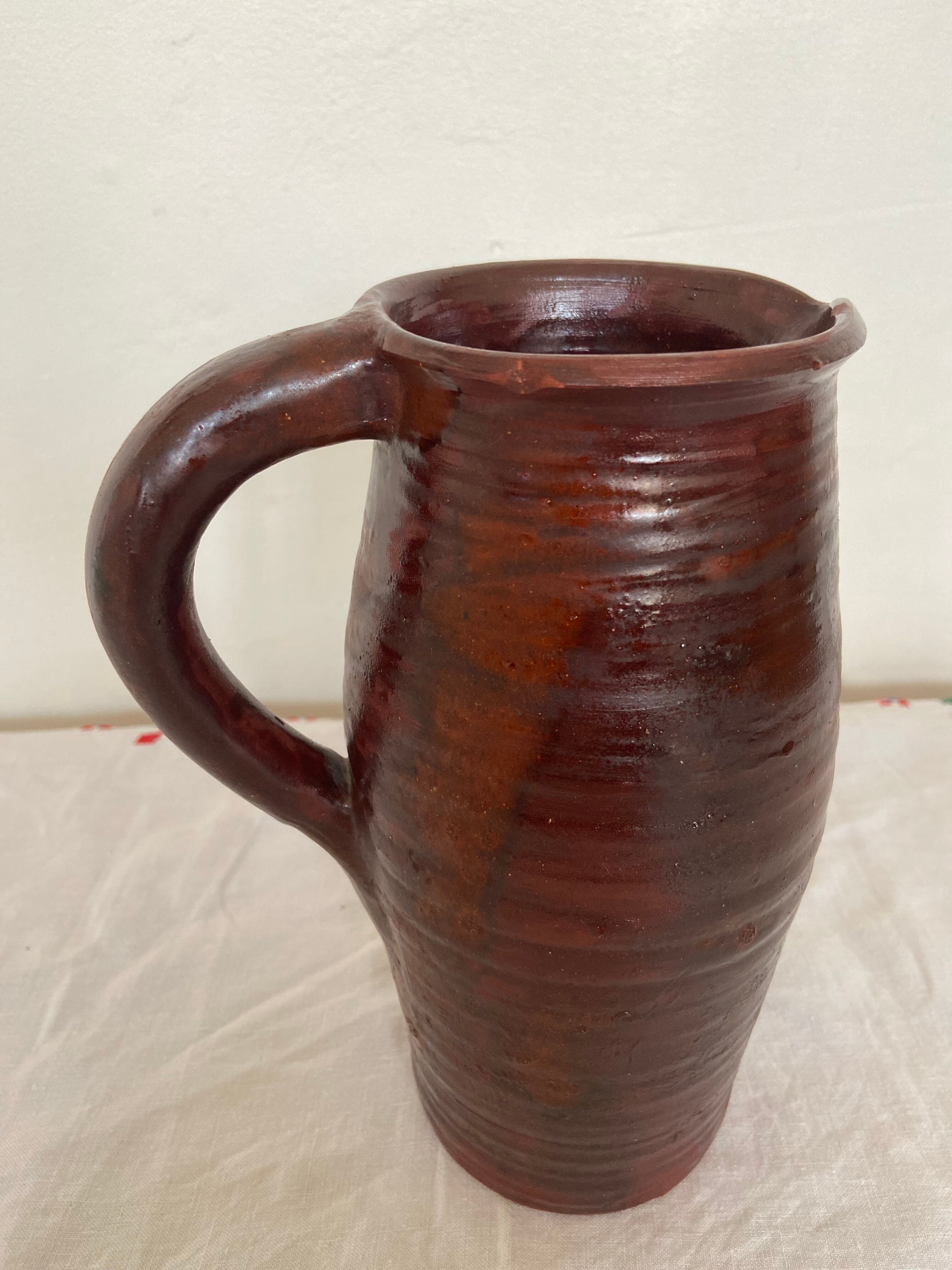 Terracotta vase bordeaux