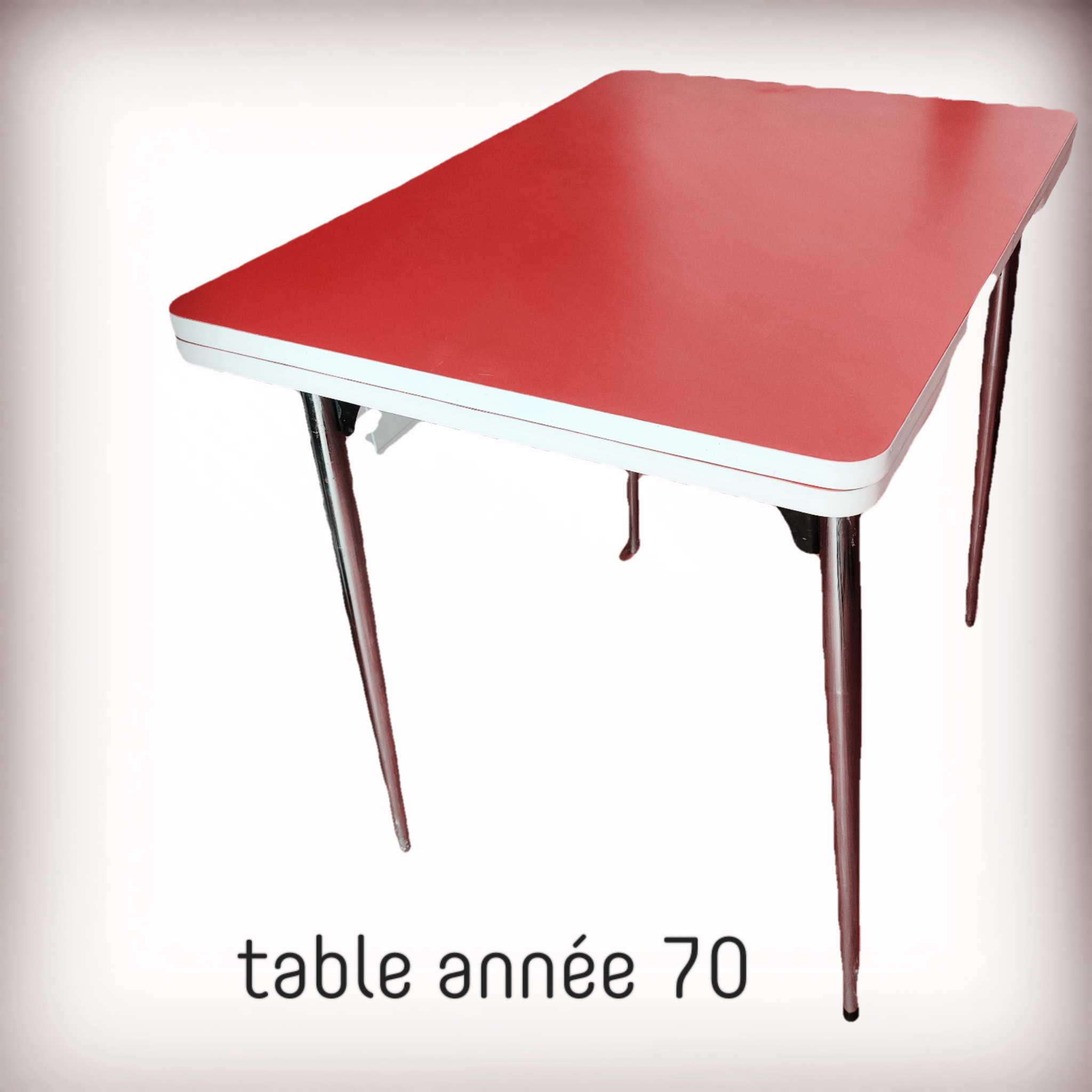 Table year 70 in orange Formica