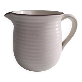 Pichet en porcelaine