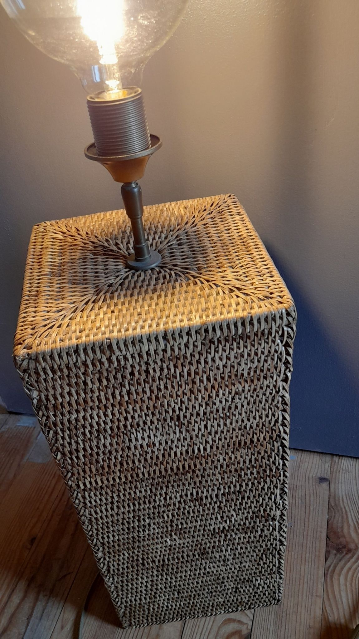 Pied de lampe rotin tressé, carré, vintage 1970