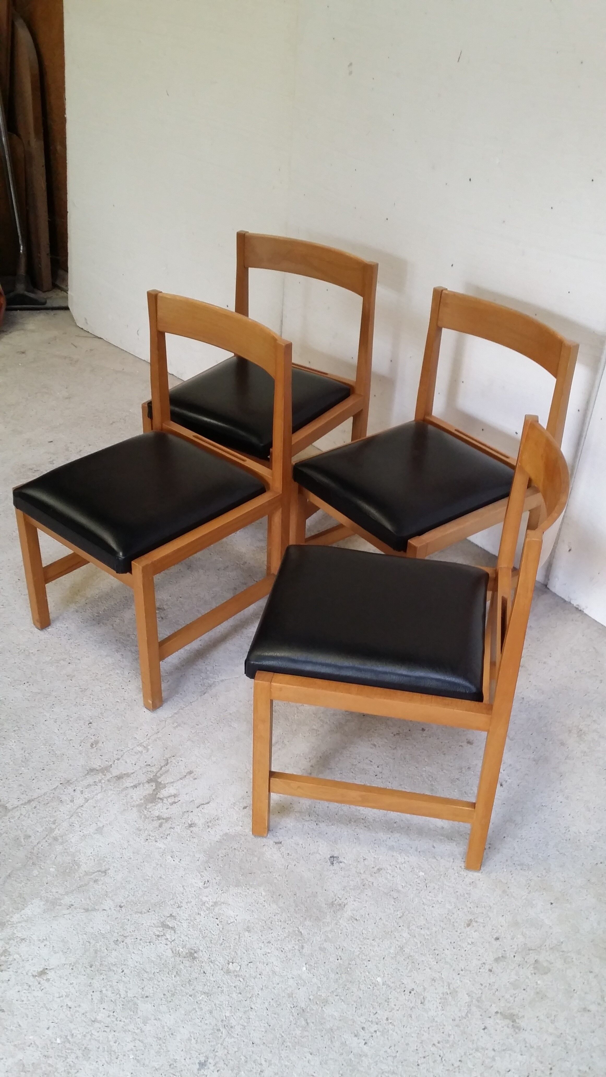 Lot of four chairs