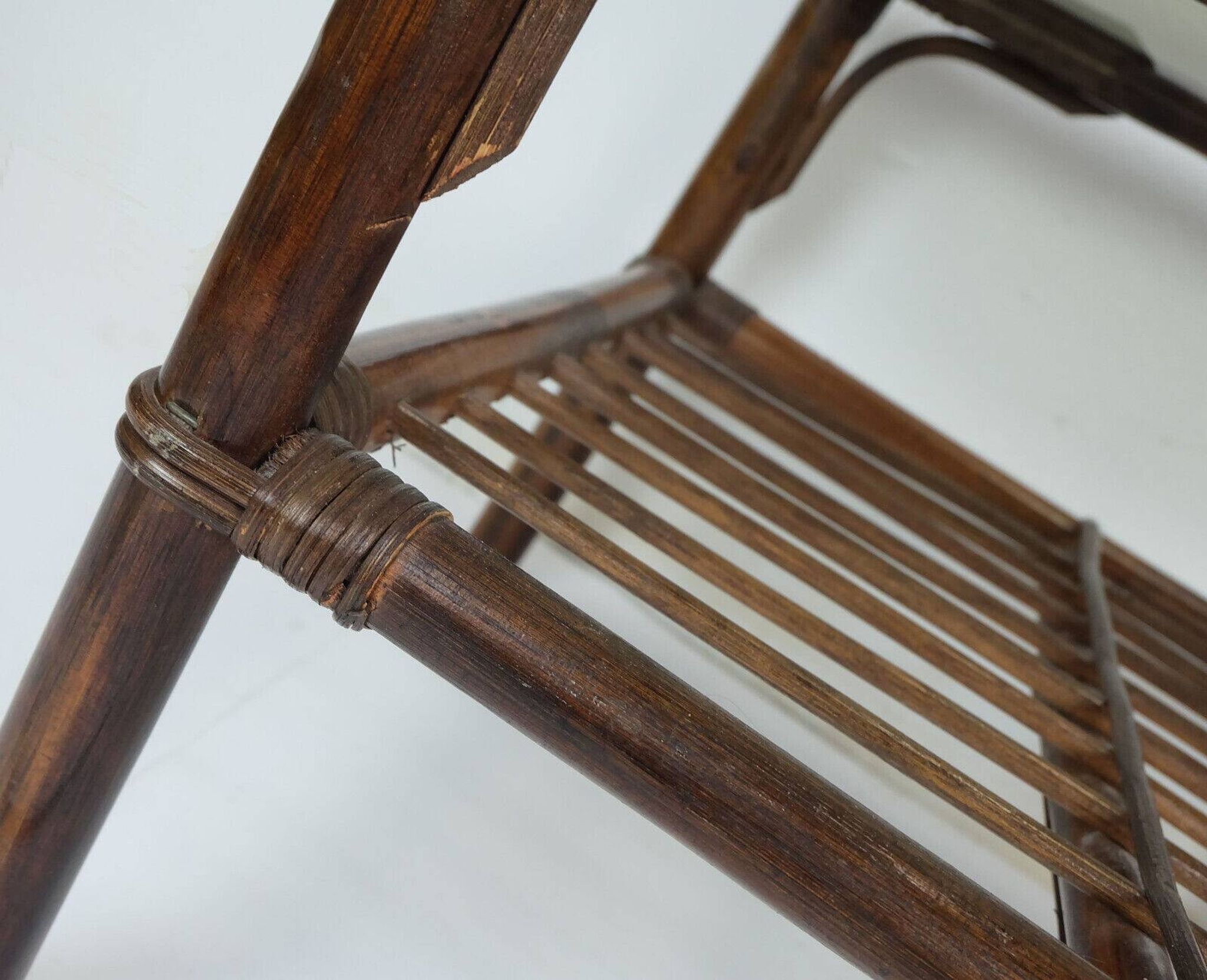 table d'appoint des années 1970 en bambou, osier et verre