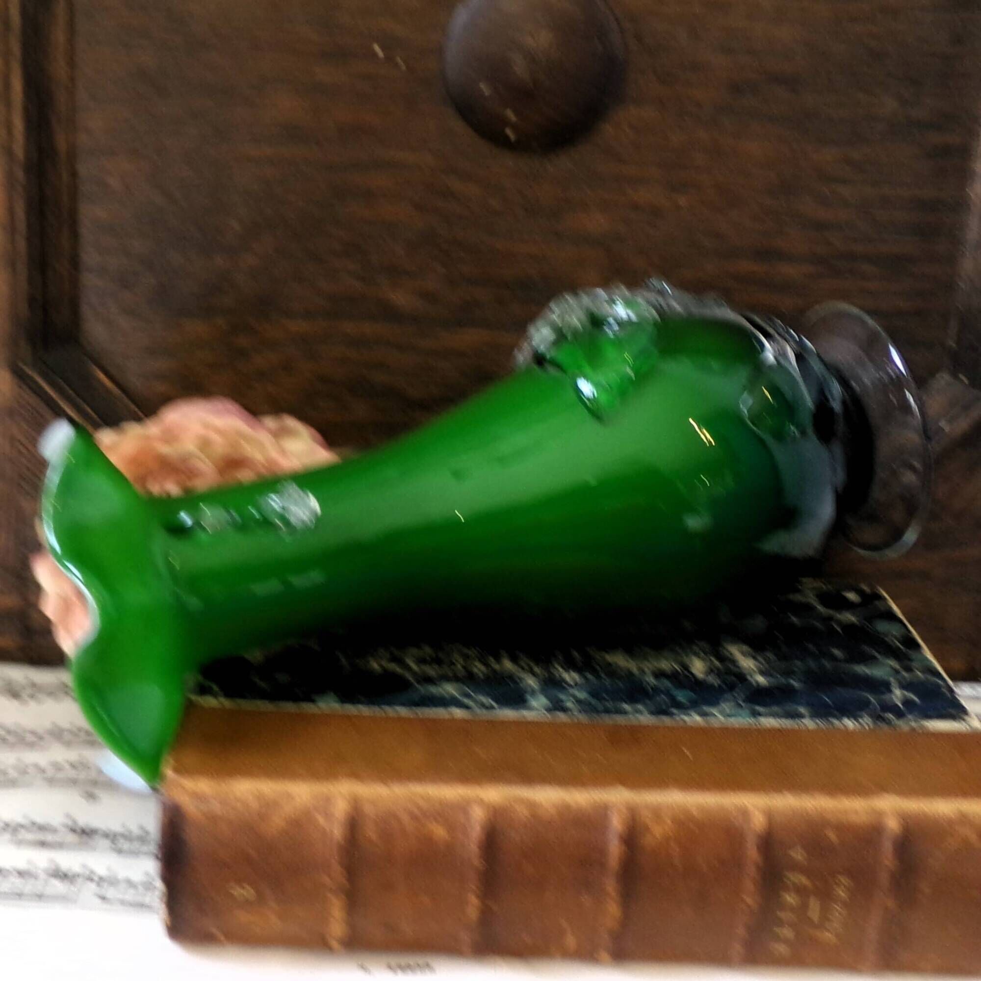 Vase Murano vert foncé fait main avec détails floraux en verre transparent