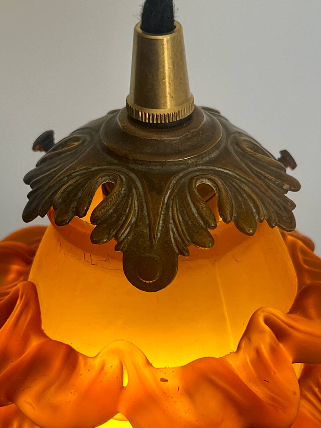 Duo of glass roses on hooks