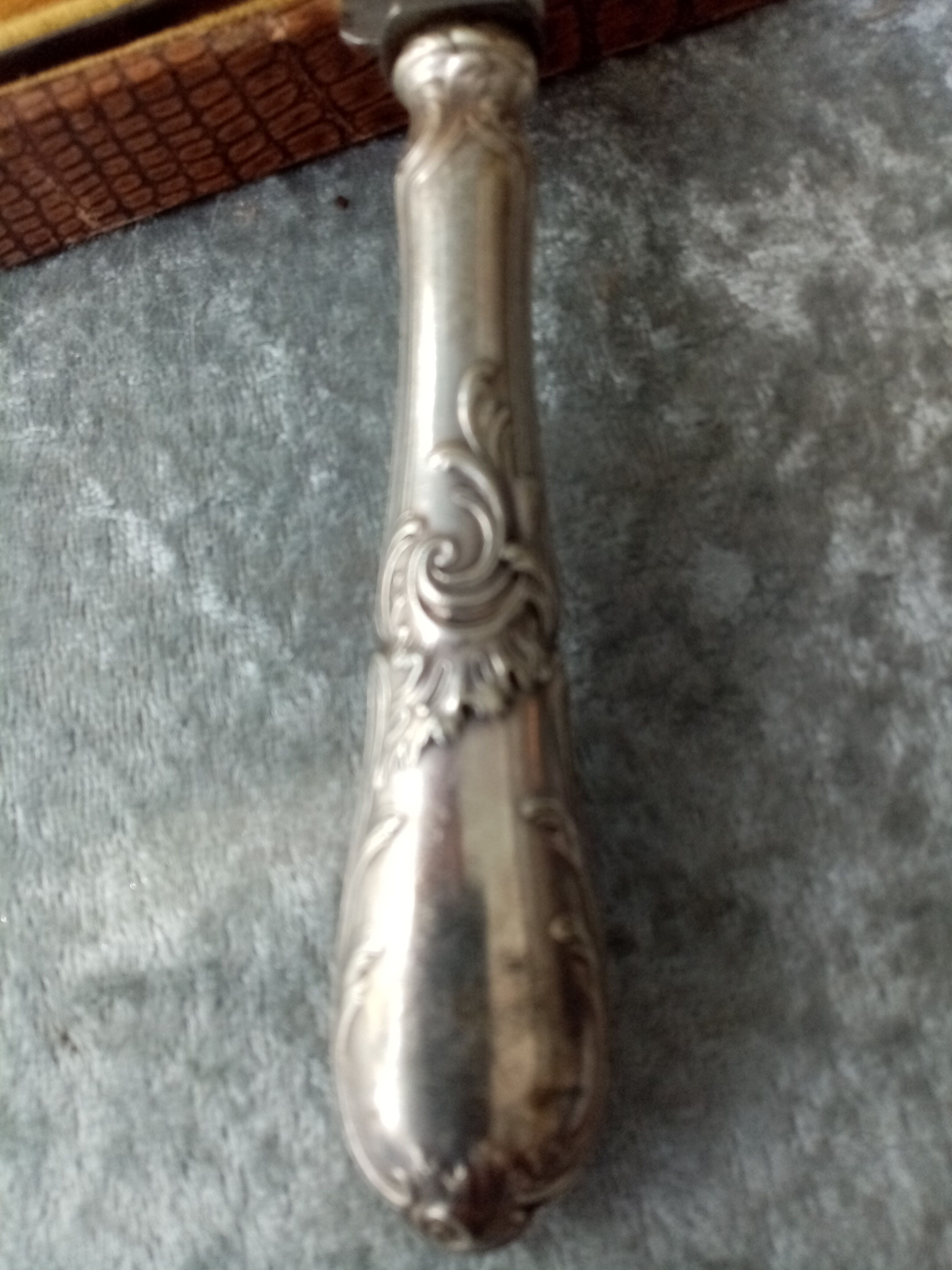 Box of 12 steel table knives and silver handle