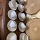 Lot de 11 tasses et 12 soucoupes en porcelaine Seltmann Weiden