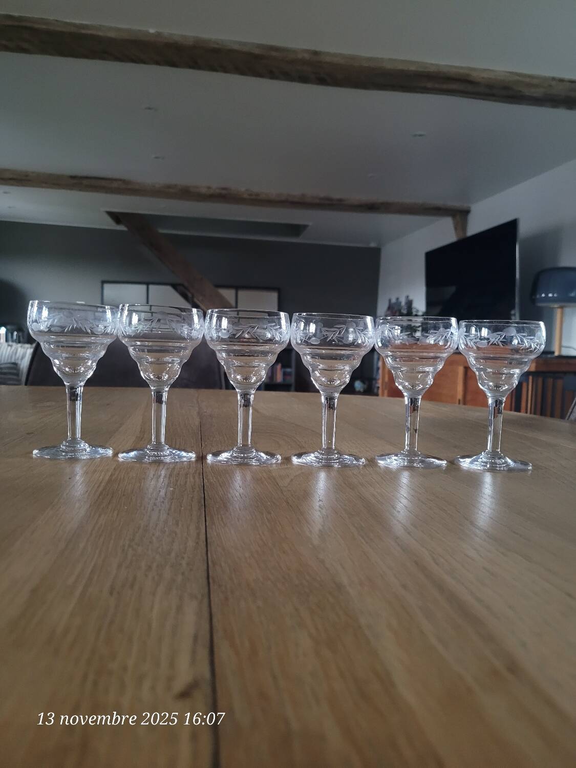 6 verres à pied anciens