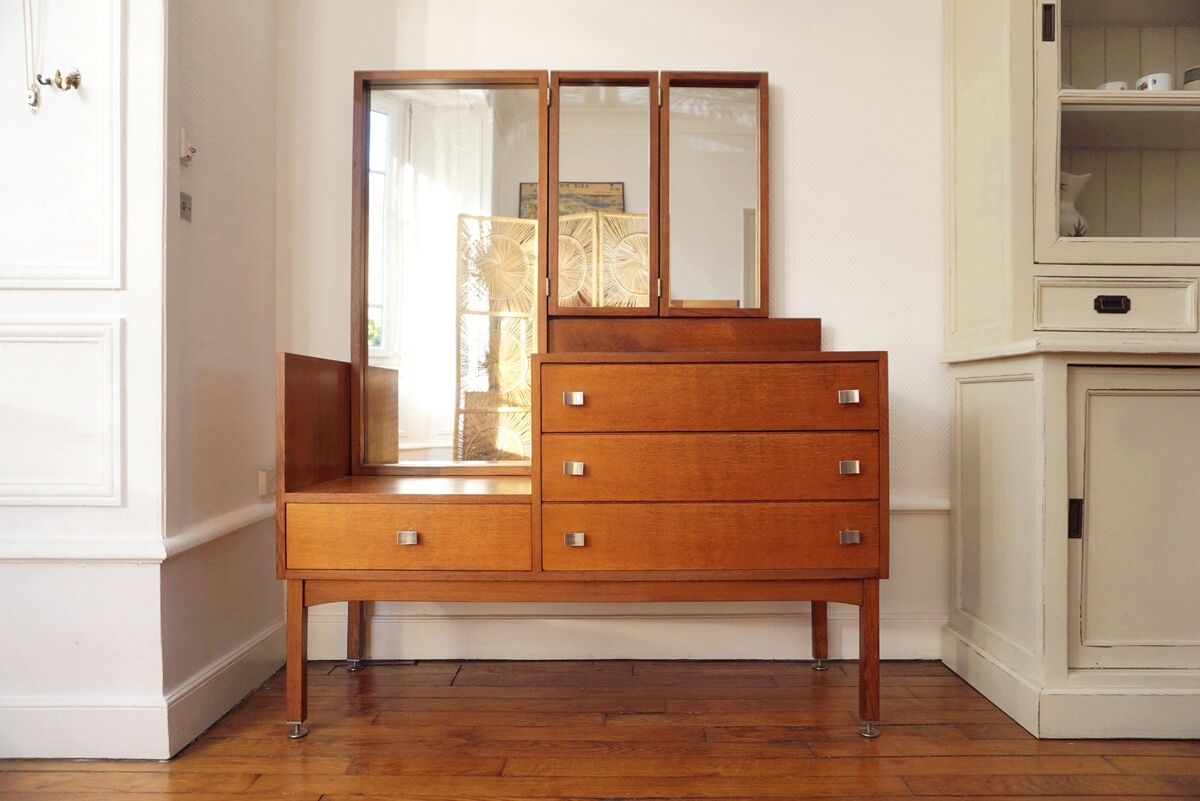 Furniture vanity dresser mirror triptych