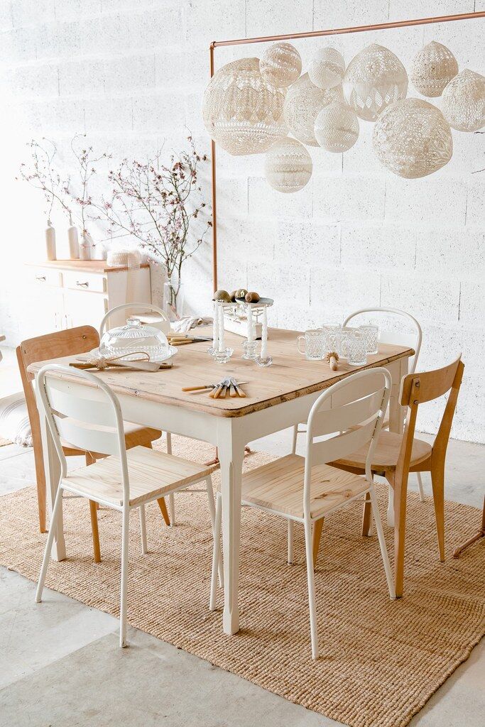 Wooden farmhouse table – cream foot