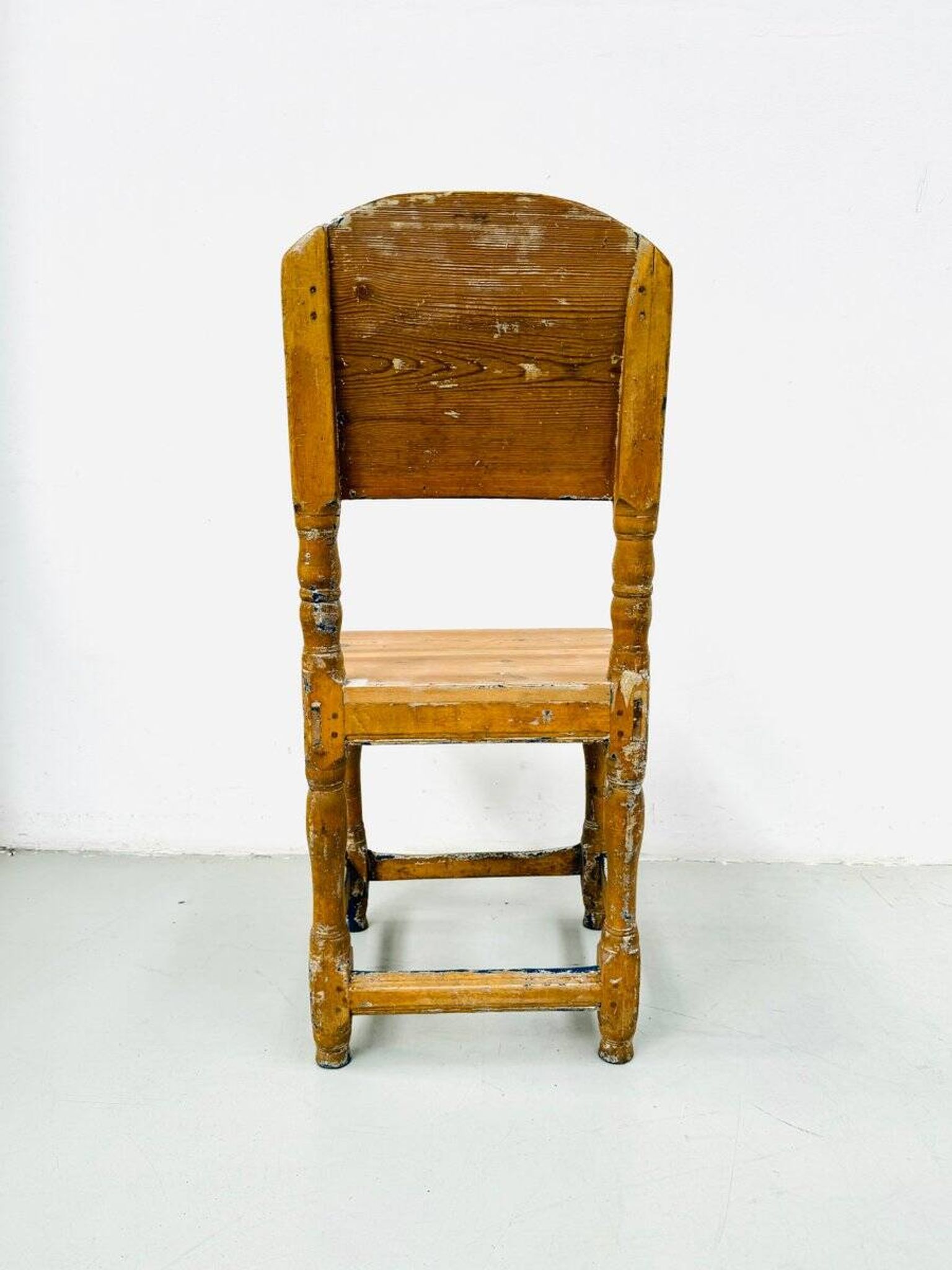 Chaise ancienne suédoise de style gustavien en pin du XVIIIe siècle