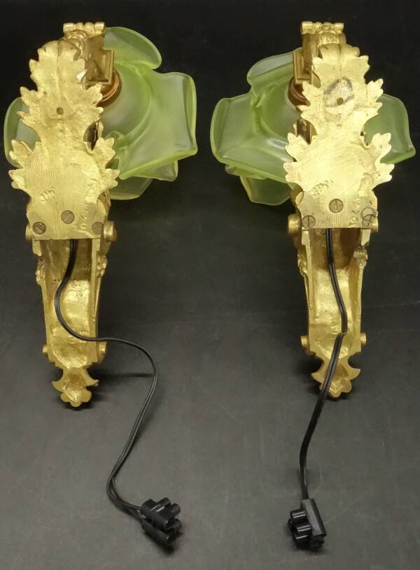 Pair of 19th century Louis XV style wall lights - bronze & green tulips