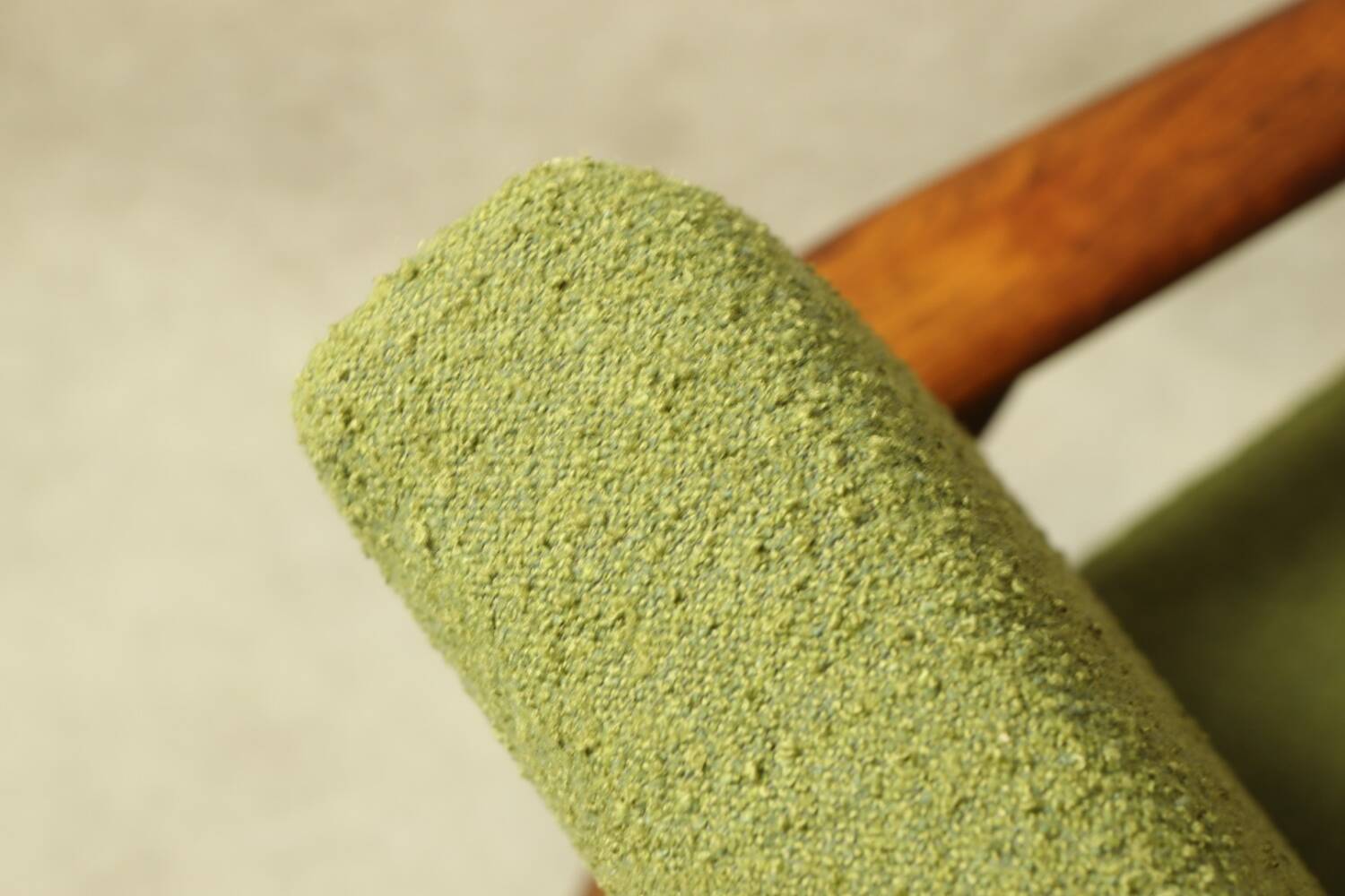 Fauteuil scandinave boucle eucalyptus vert oryginal model 1970 rénové chaise de salon moderne design milieu du siècle