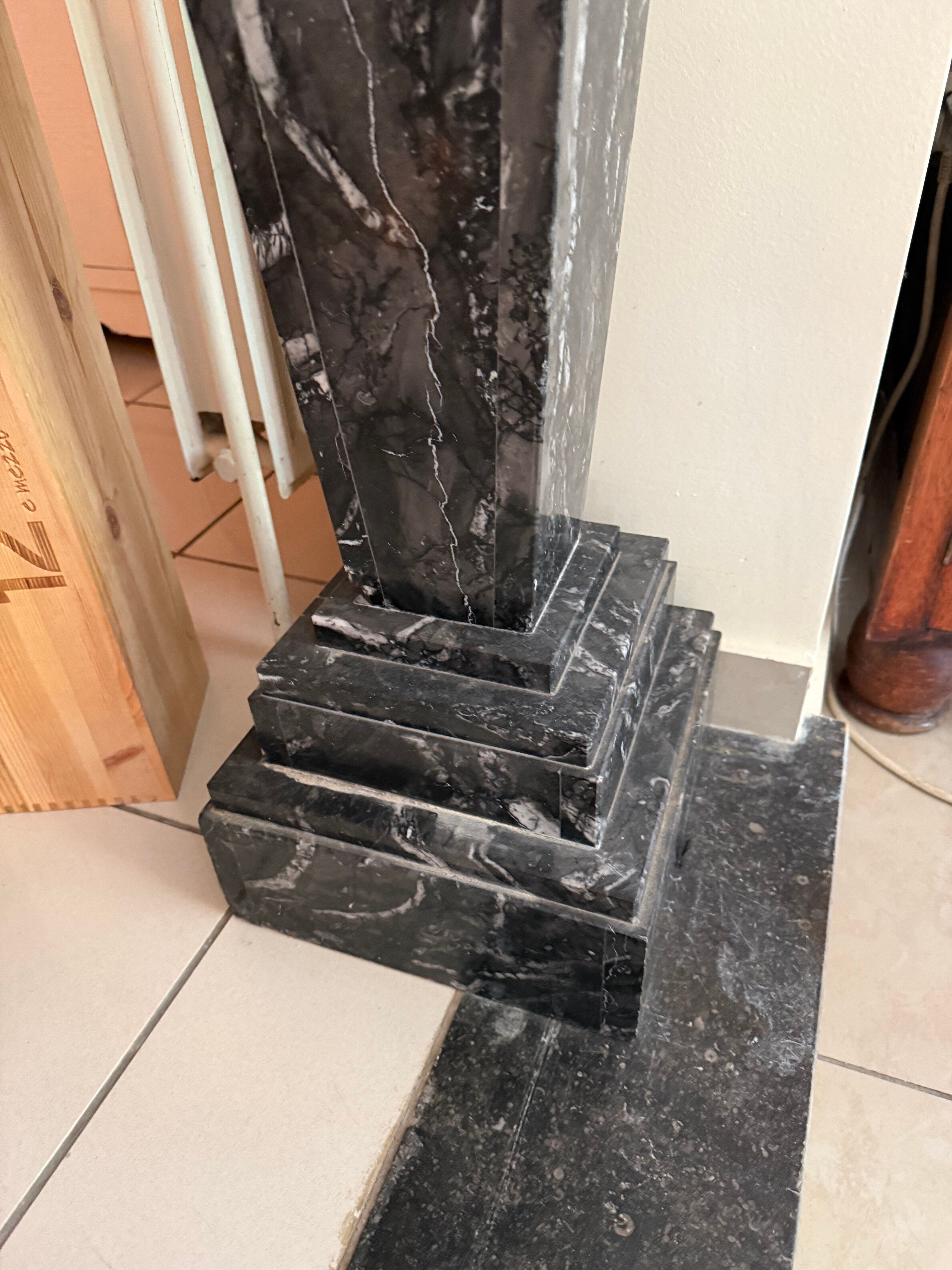 Important pair of Art Deco columns in black marble