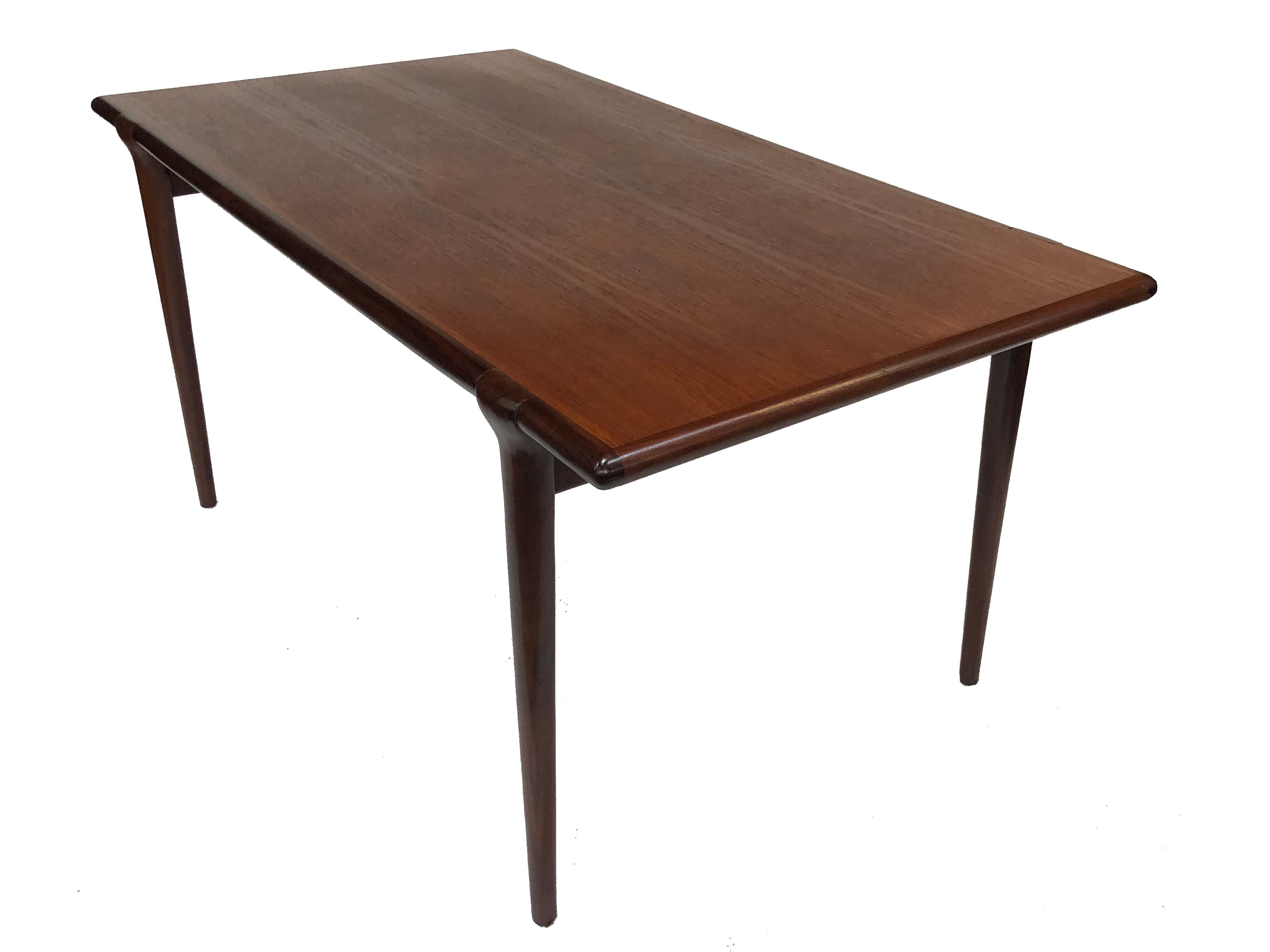 Table à manger vintage Topform en teck massif extensible 1960
