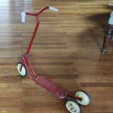 Vintage 3-wheel scooter