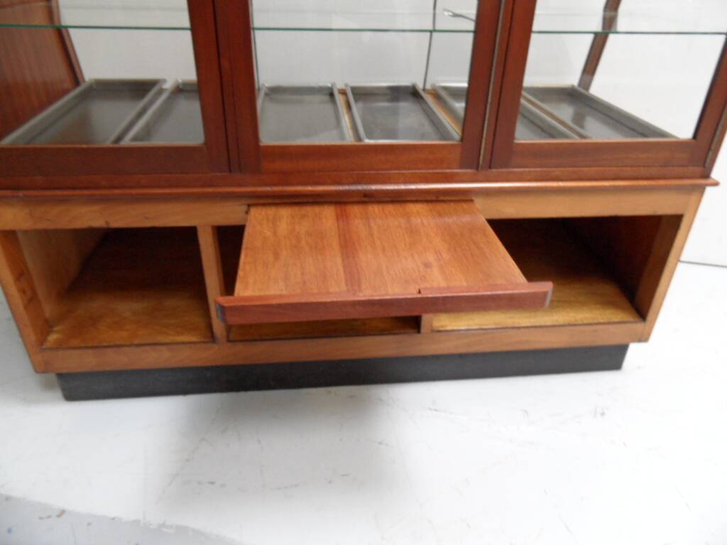 Vitrine de boulangerie vintage