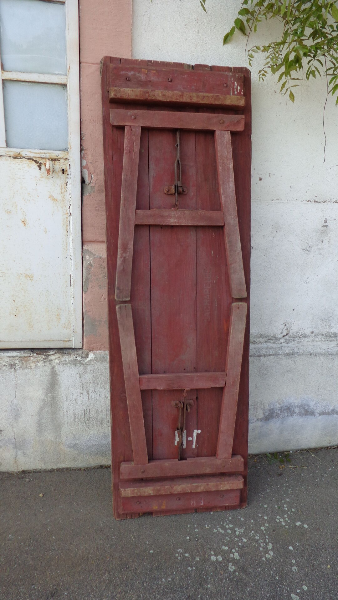 Brewery table, wooden feet
