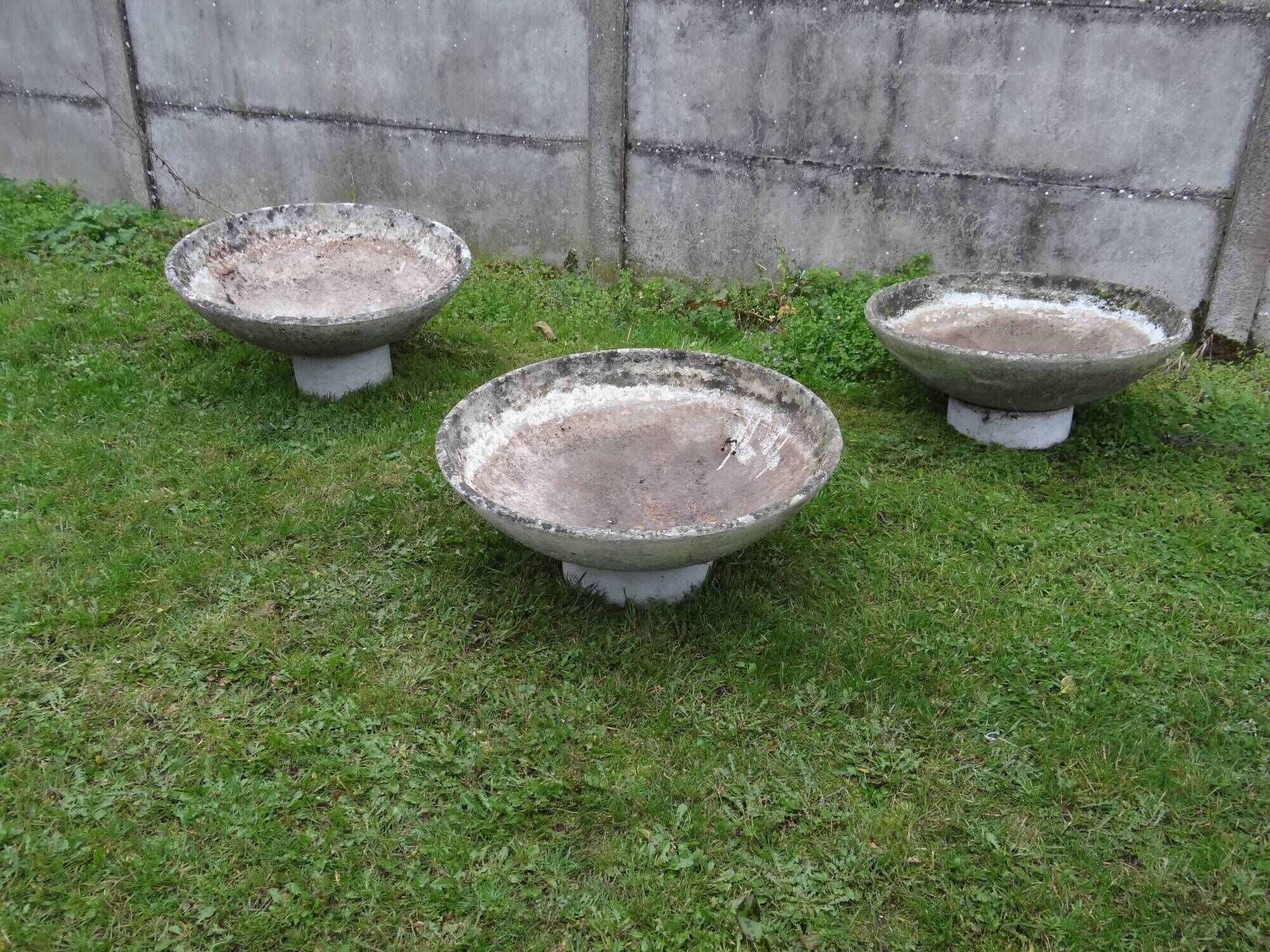 Series of three concrete planters design René Pechère edited by Eternit 1958