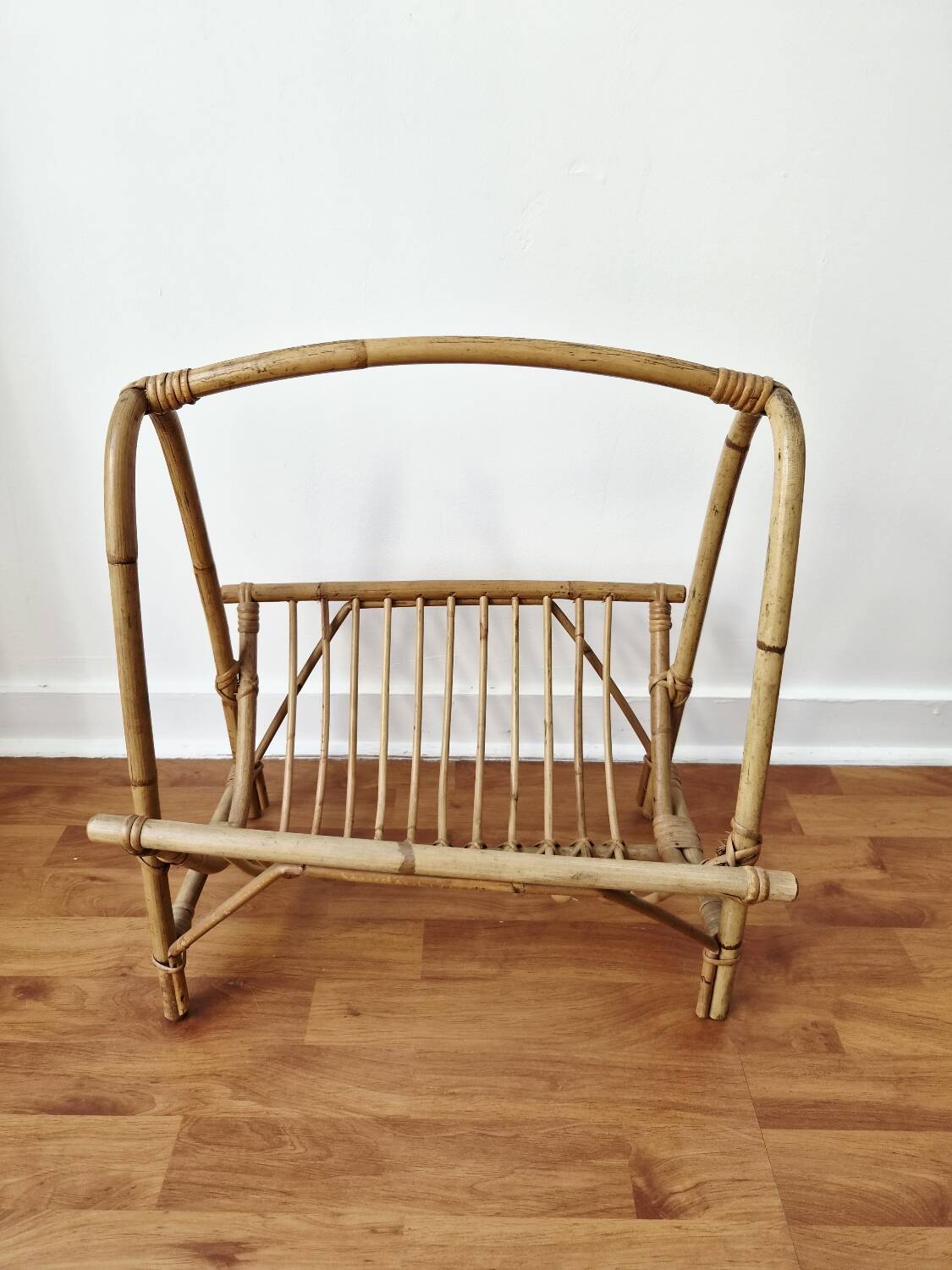 Vintage rattan magazine rack in bohemian style '1970s -