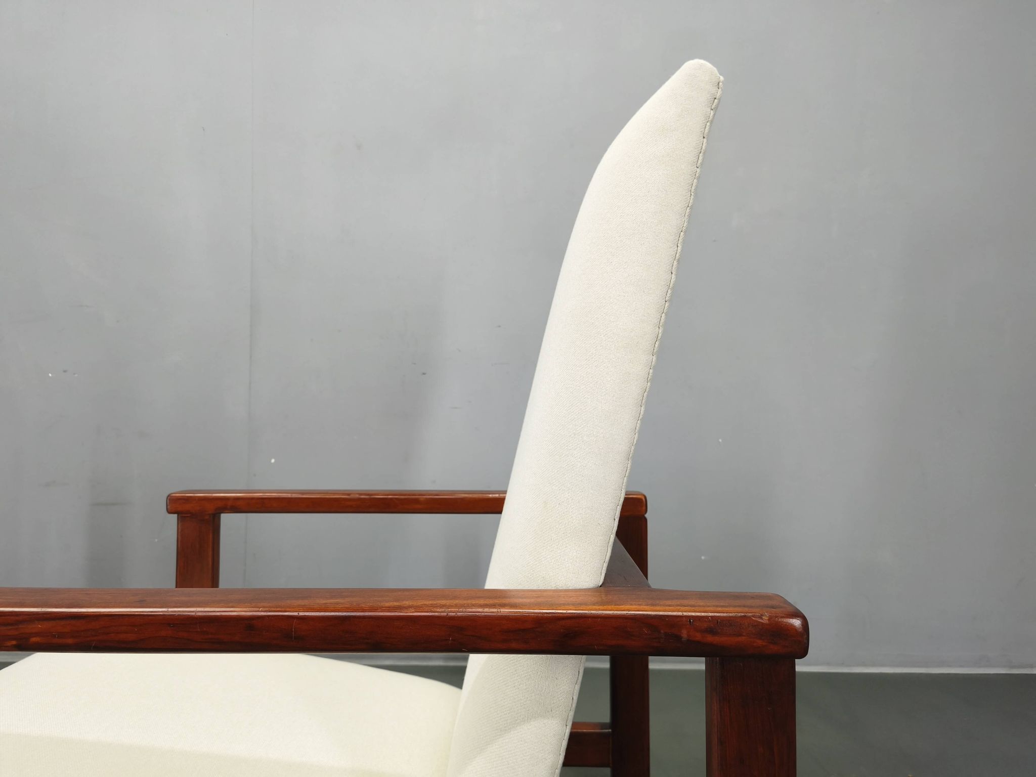 Paire de chaises de salon en pin du milieu du siècle, Tchécoslovaquie années 1970