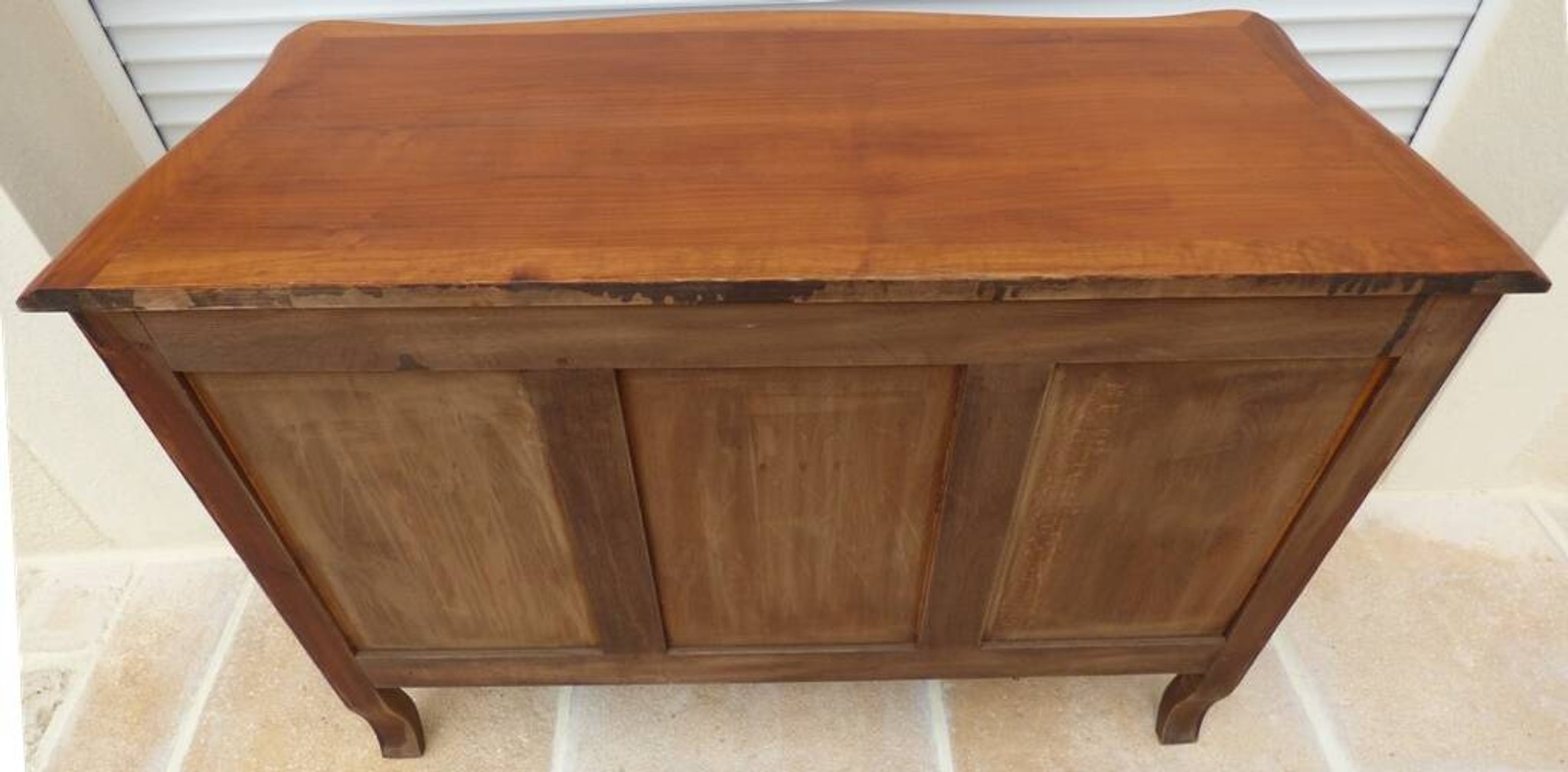 Antique style chest of drawers in stained and molded beech with 4 drawers - Very good condition