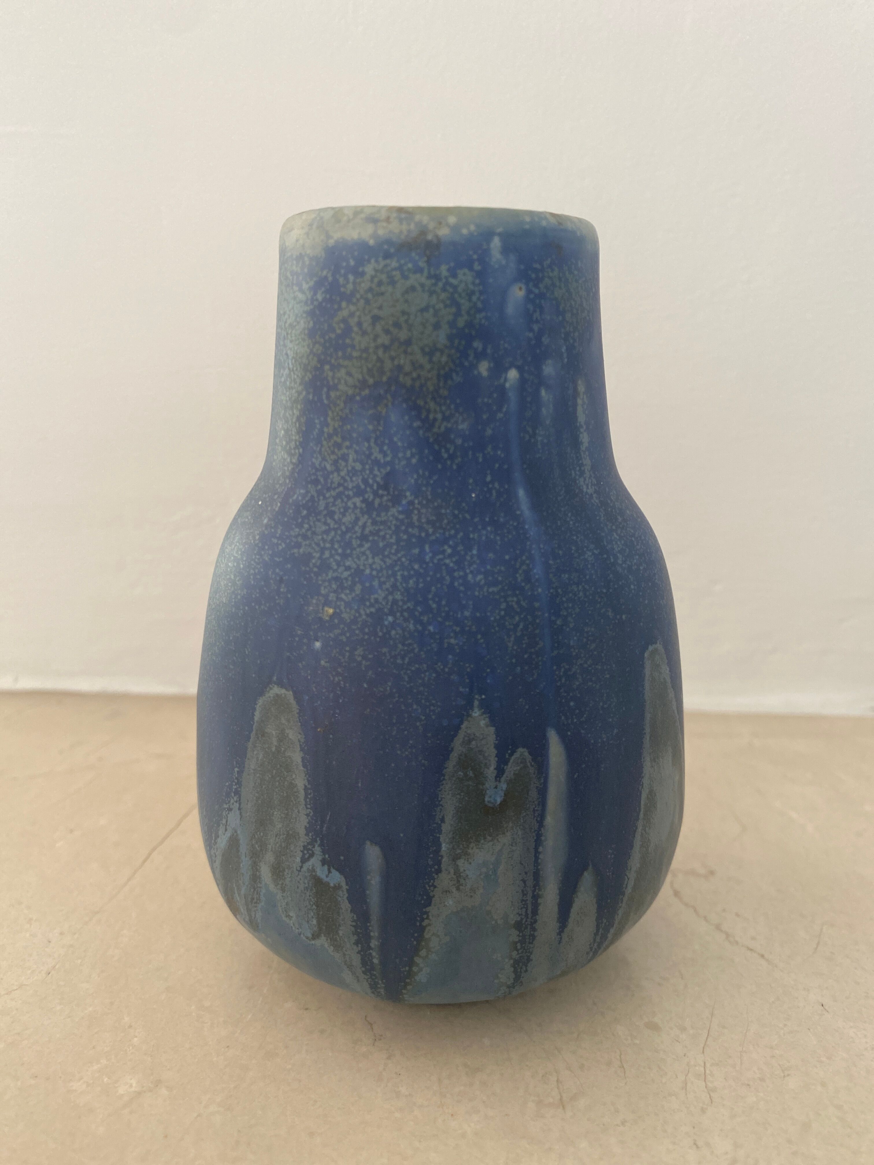 Mètènier sandstone vase