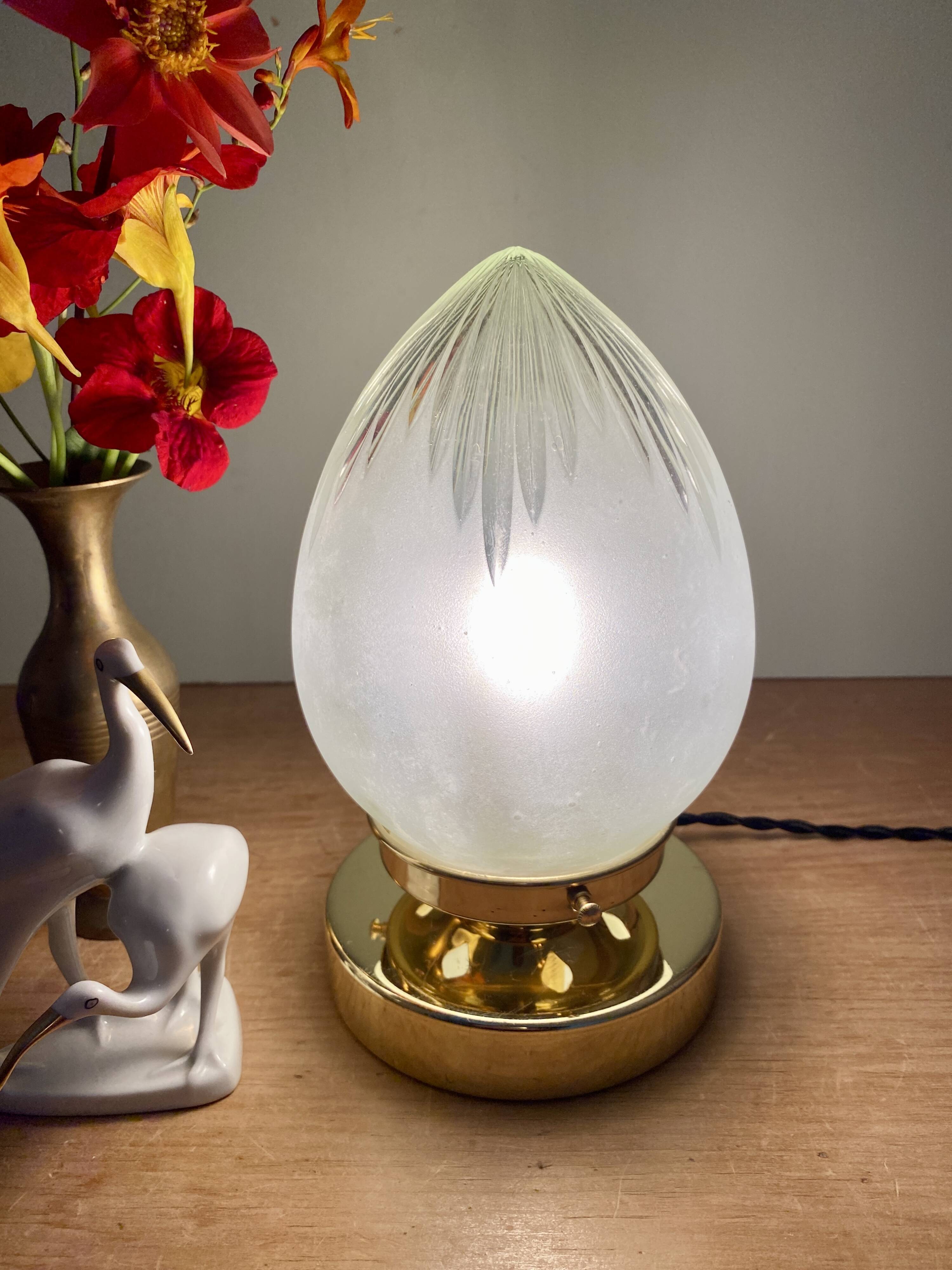 Vintage art deco globe table lamp in frosted glass