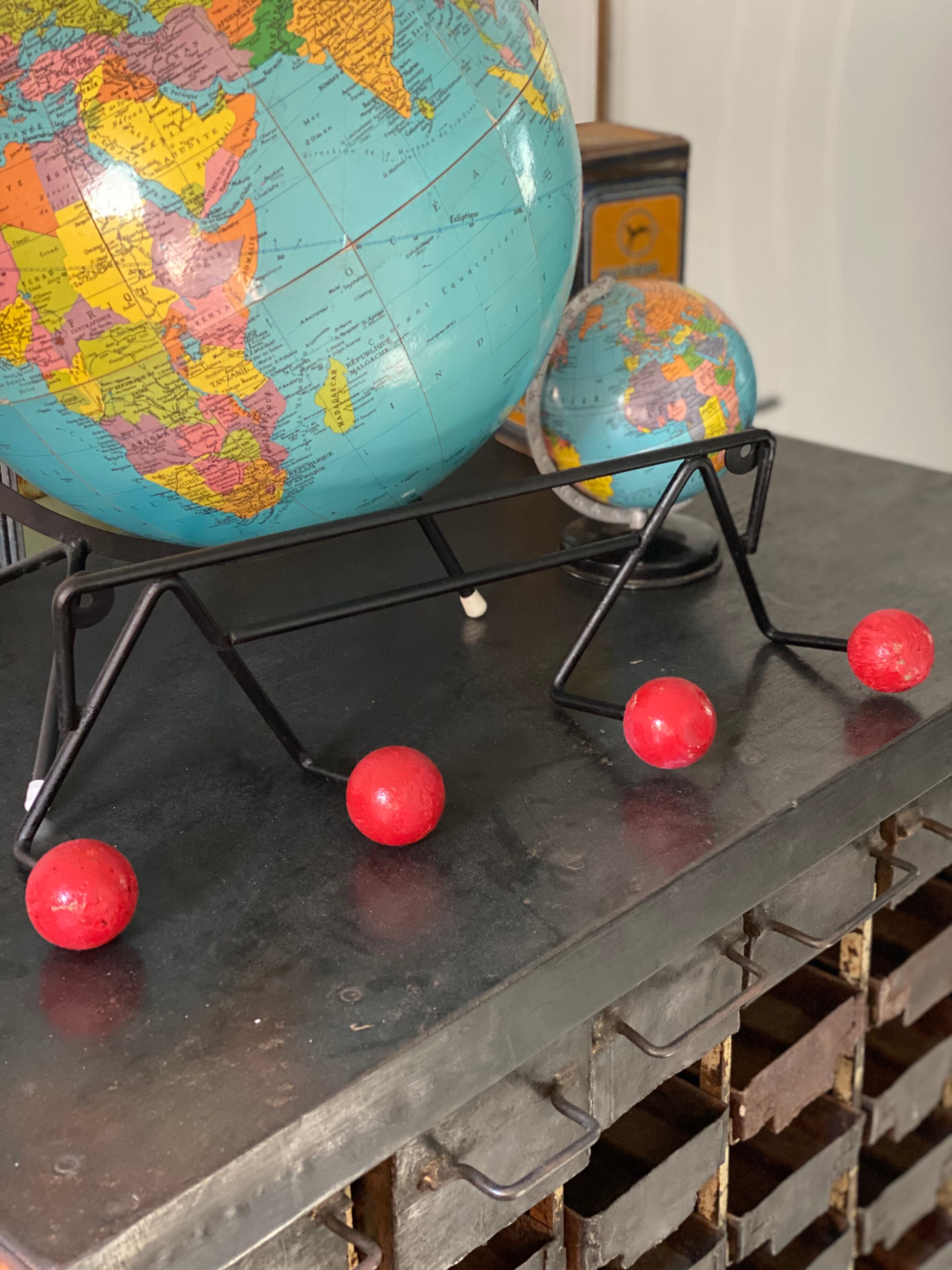 Wall coat holder vintage red balls