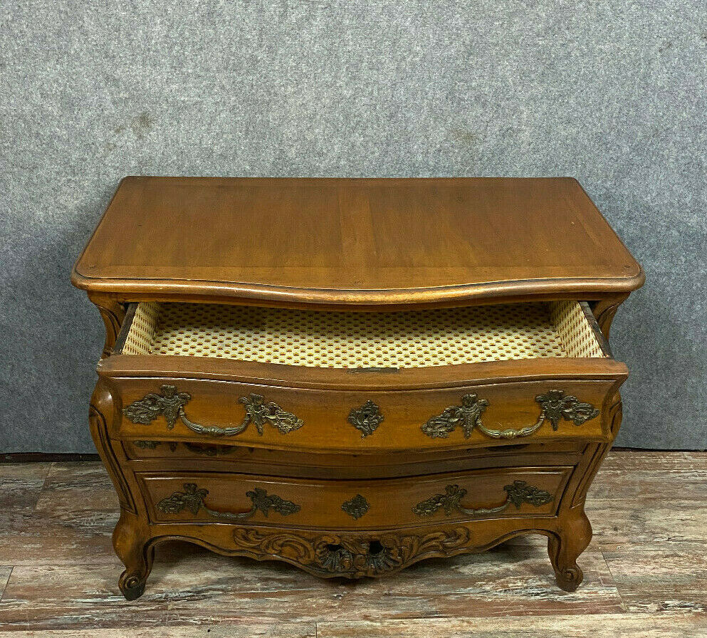 Commodity Louis XV Bordeaux tomb in natural wood patinated around 1900-1920