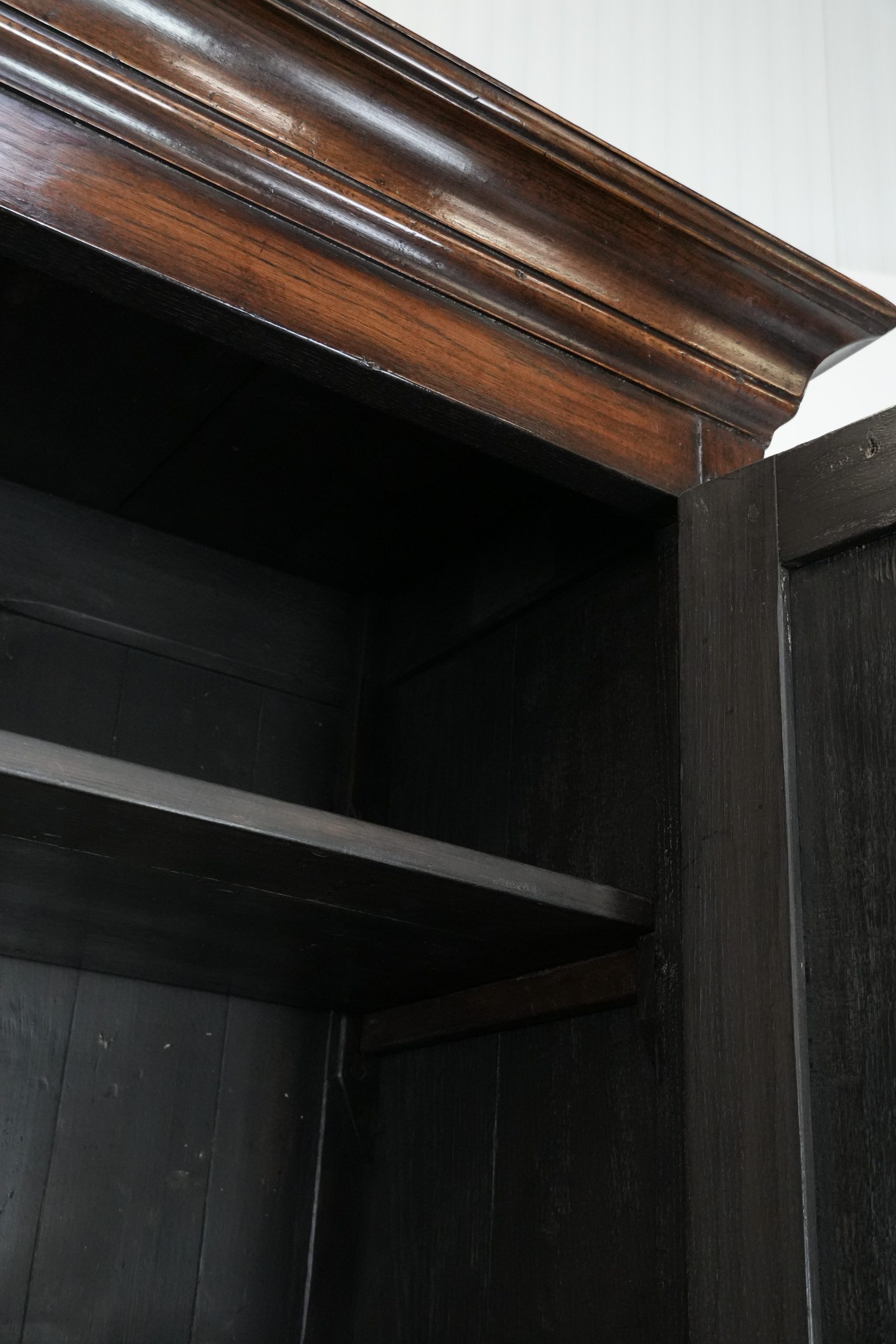 Armoire/ buffet anglais du XVIIIe siècle en chêne.