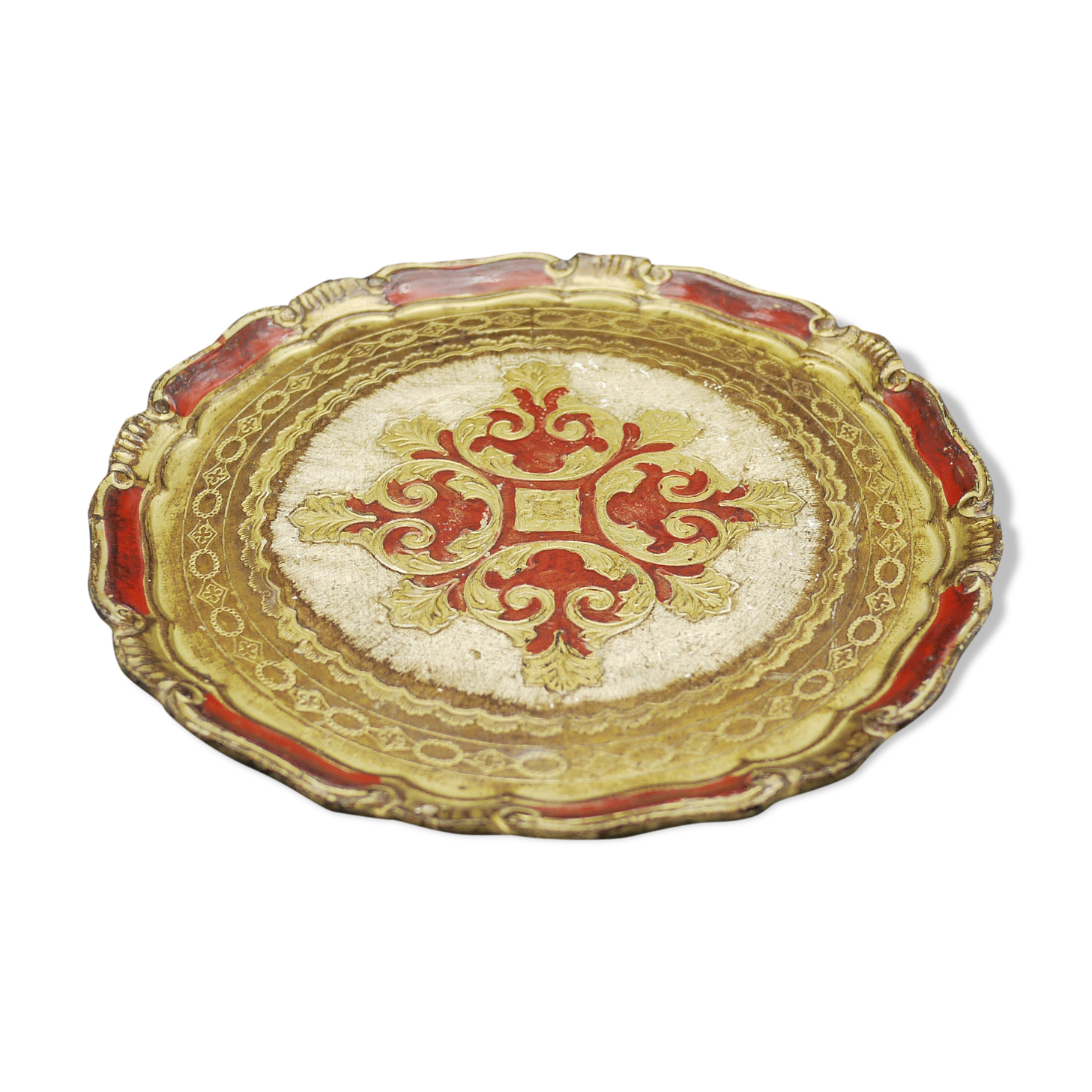 Florentine wooden tray painted with the hand of circular shape