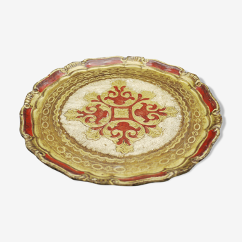 Florentine wooden tray painted with the hand of circular shape