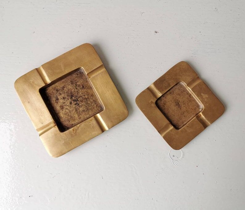 Set of 2 brass ashtrays of vintage design, 80s