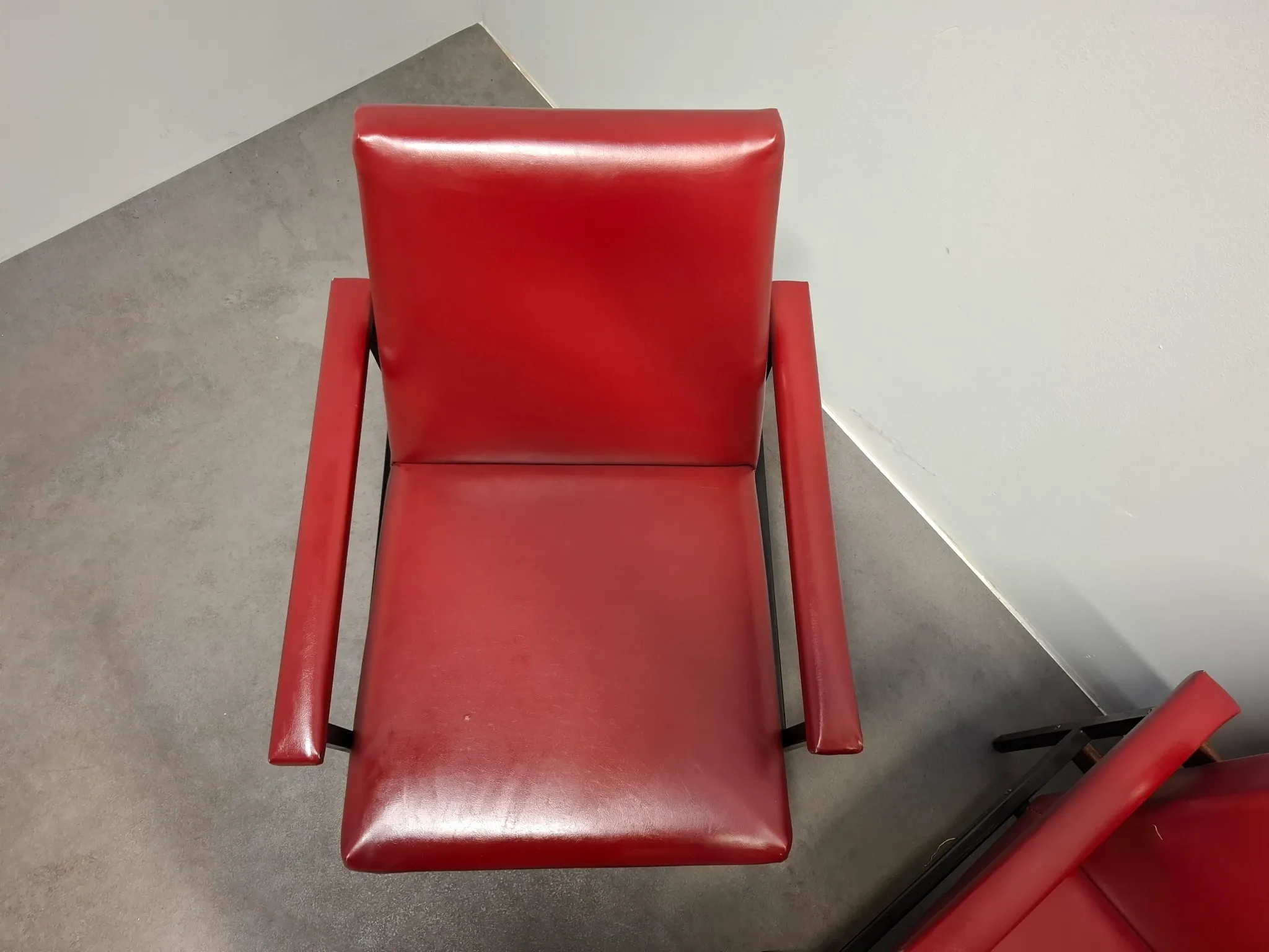 Ensemble de 3 fauteuils rouges de style mid-century moderne, Tchécoslovaquie, années 1970.