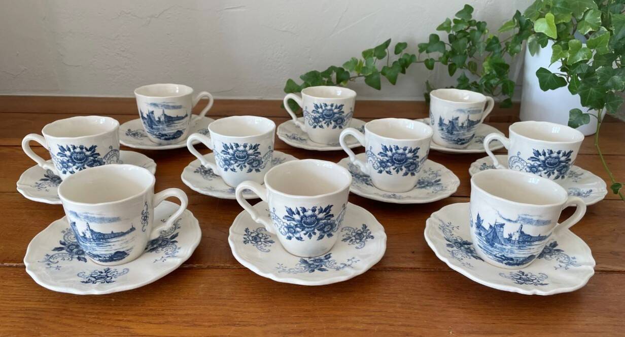 Antique coffee service in Sarreguemines earthenware.
