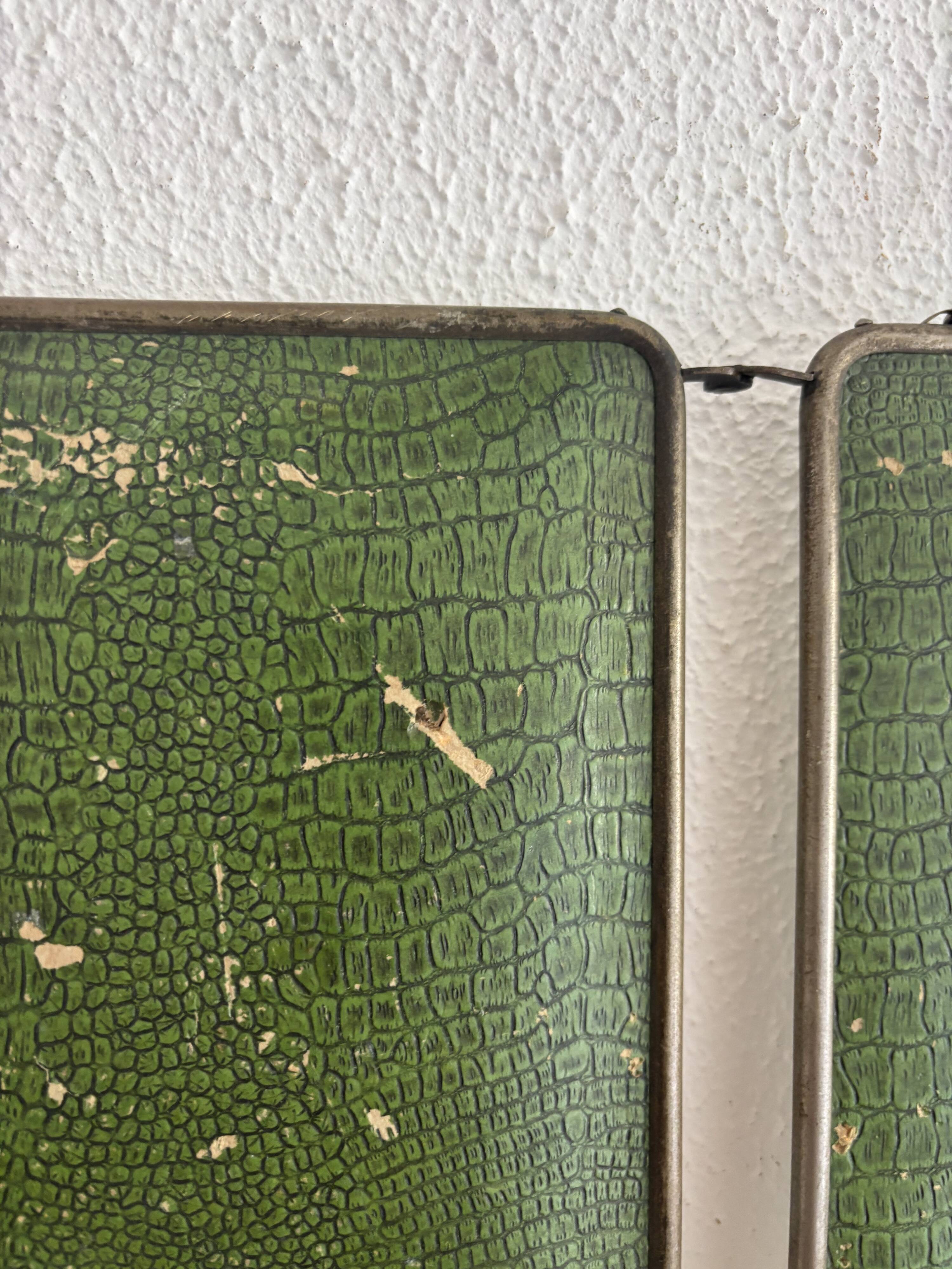 Vintage 1930s triptych mirror barber nickel-plated green crocodile effect.