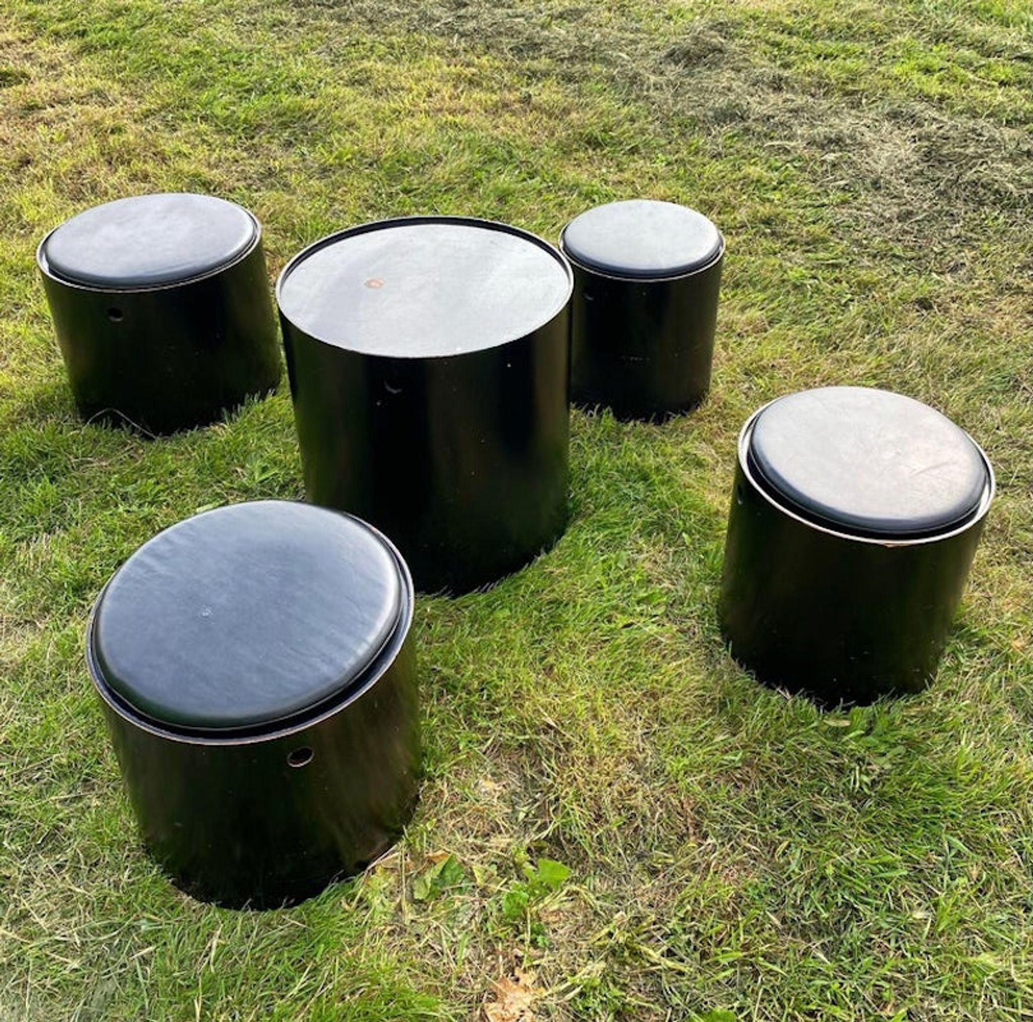 Lot de 5 tabourets et table d’appoint par Verner Panton, 1965
