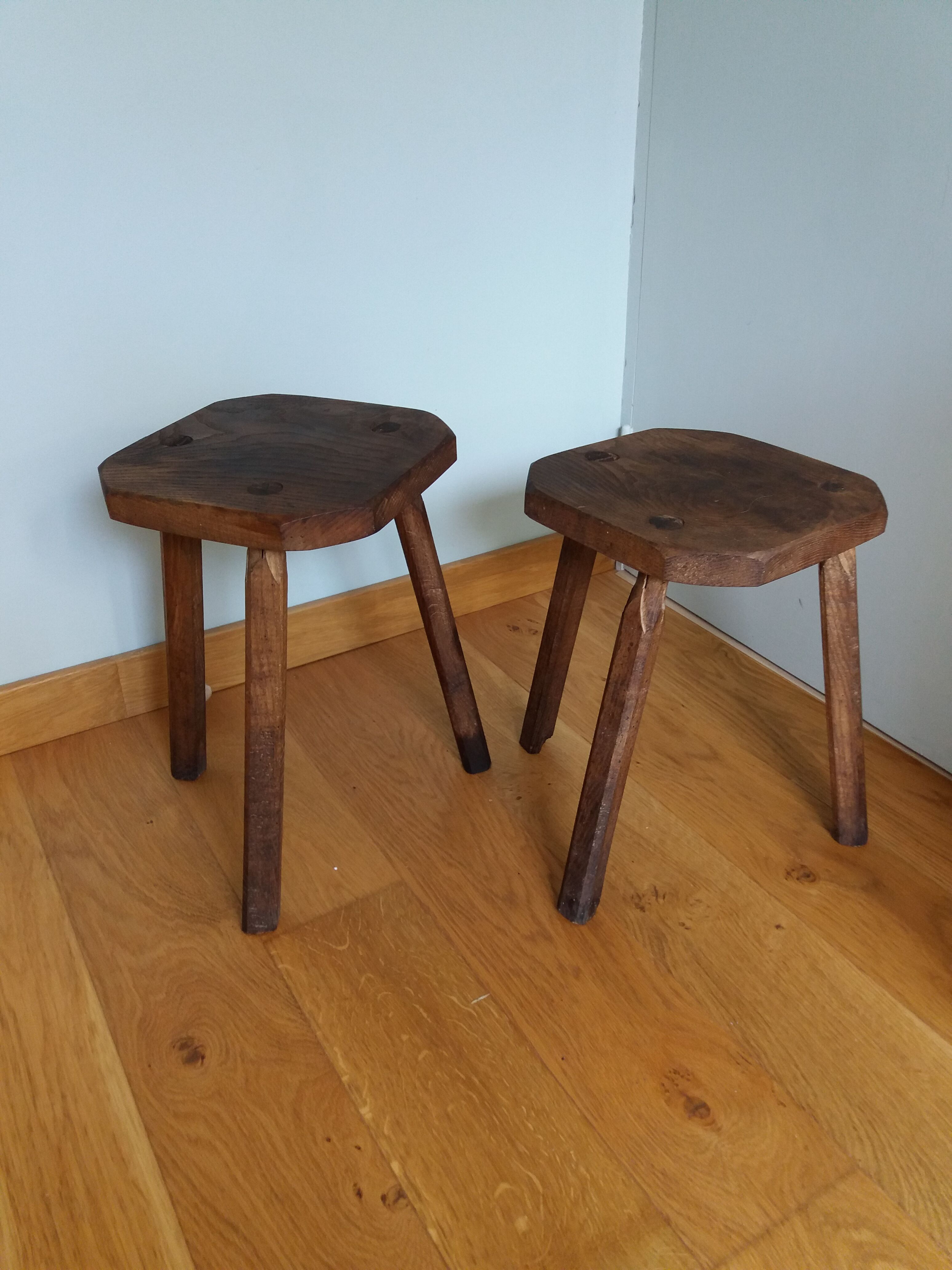Tripod cowherd stools