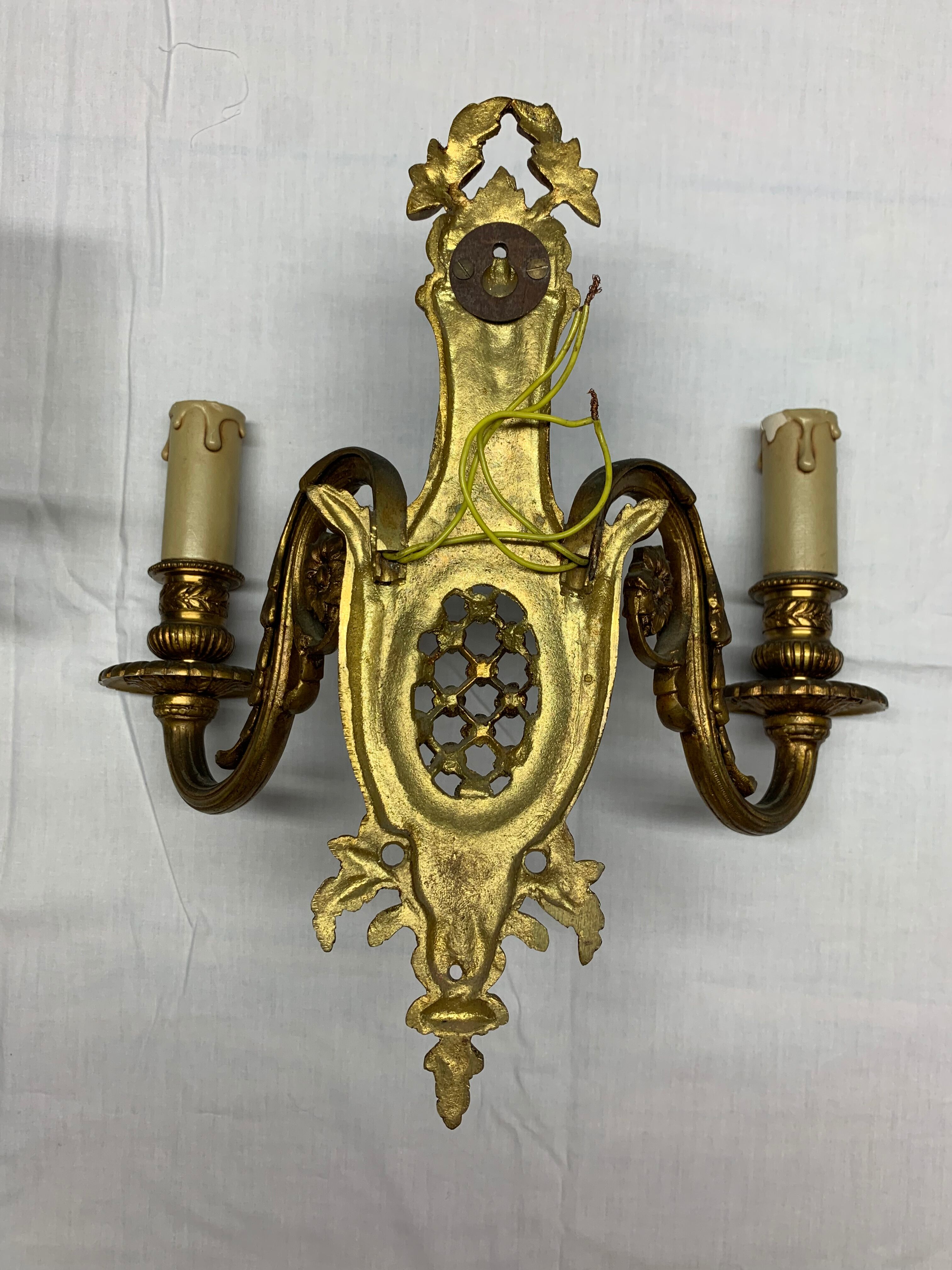 Pair of classic wall lamps in gilded bronze