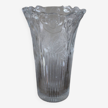 Chiseled glass vase decorated with roses