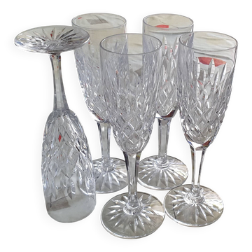 Champagne flutes from the Chantilly service by Cristallerie Saint-Louis.