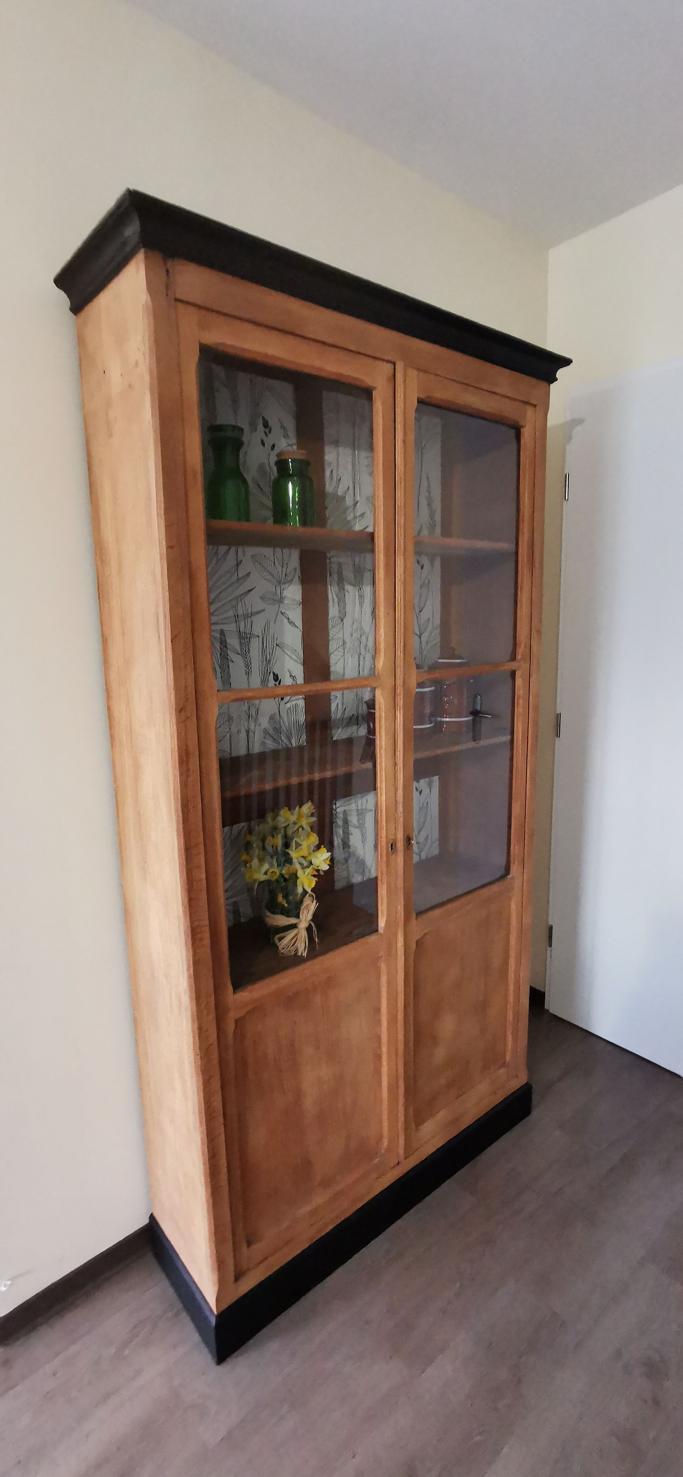 Oak cupboard showcase