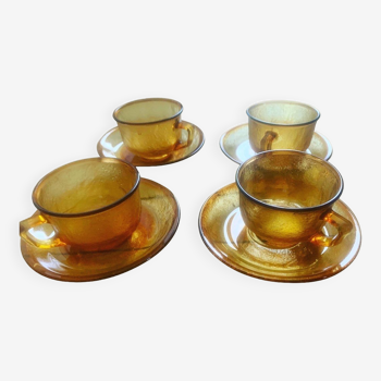 Cups and saucers set