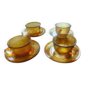 Cups and saucers set