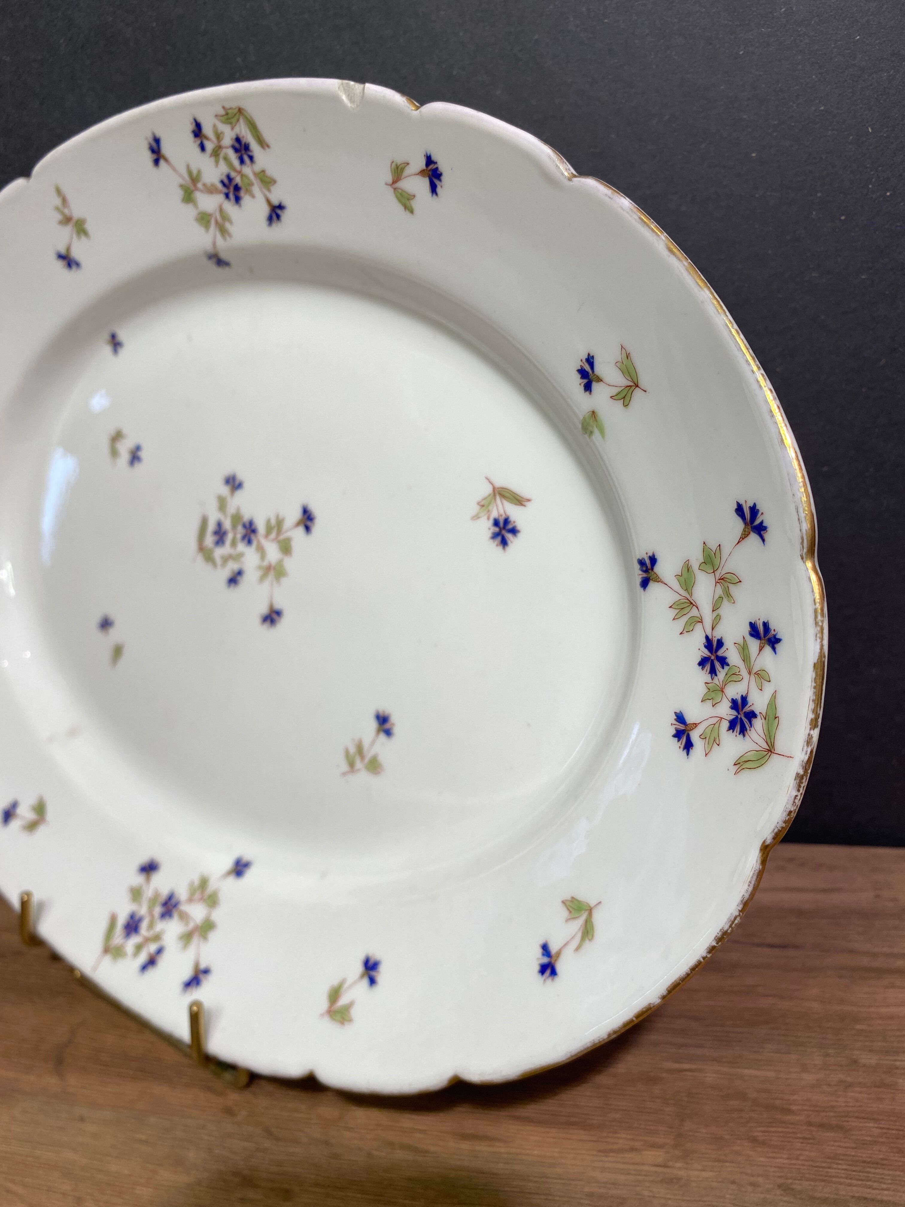 Oval-shaped dish in Limoges porcelain decorated with barbels Louis XV style