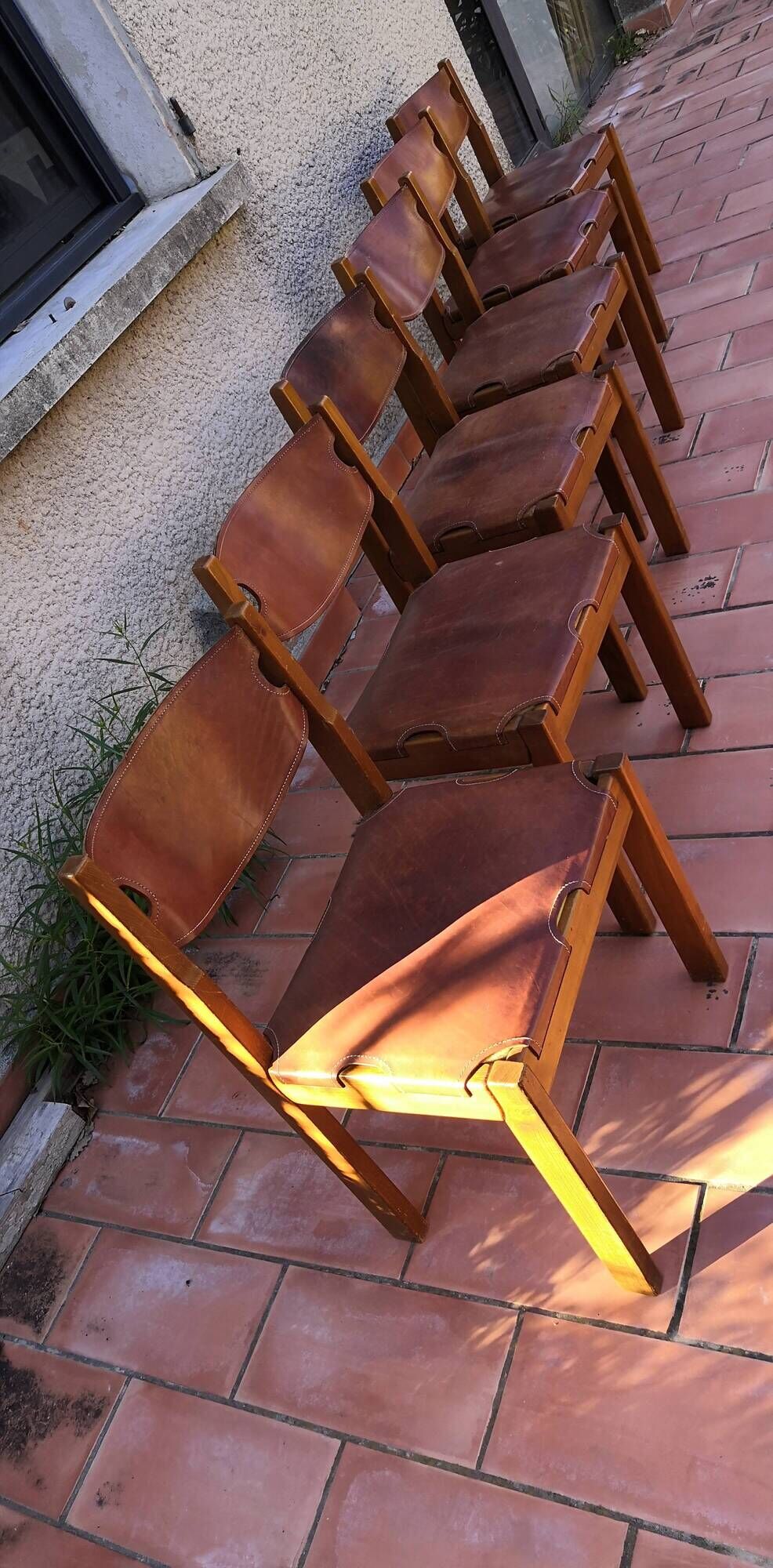 Series of 6 elm and leather chairs from the Maison Regain 60s