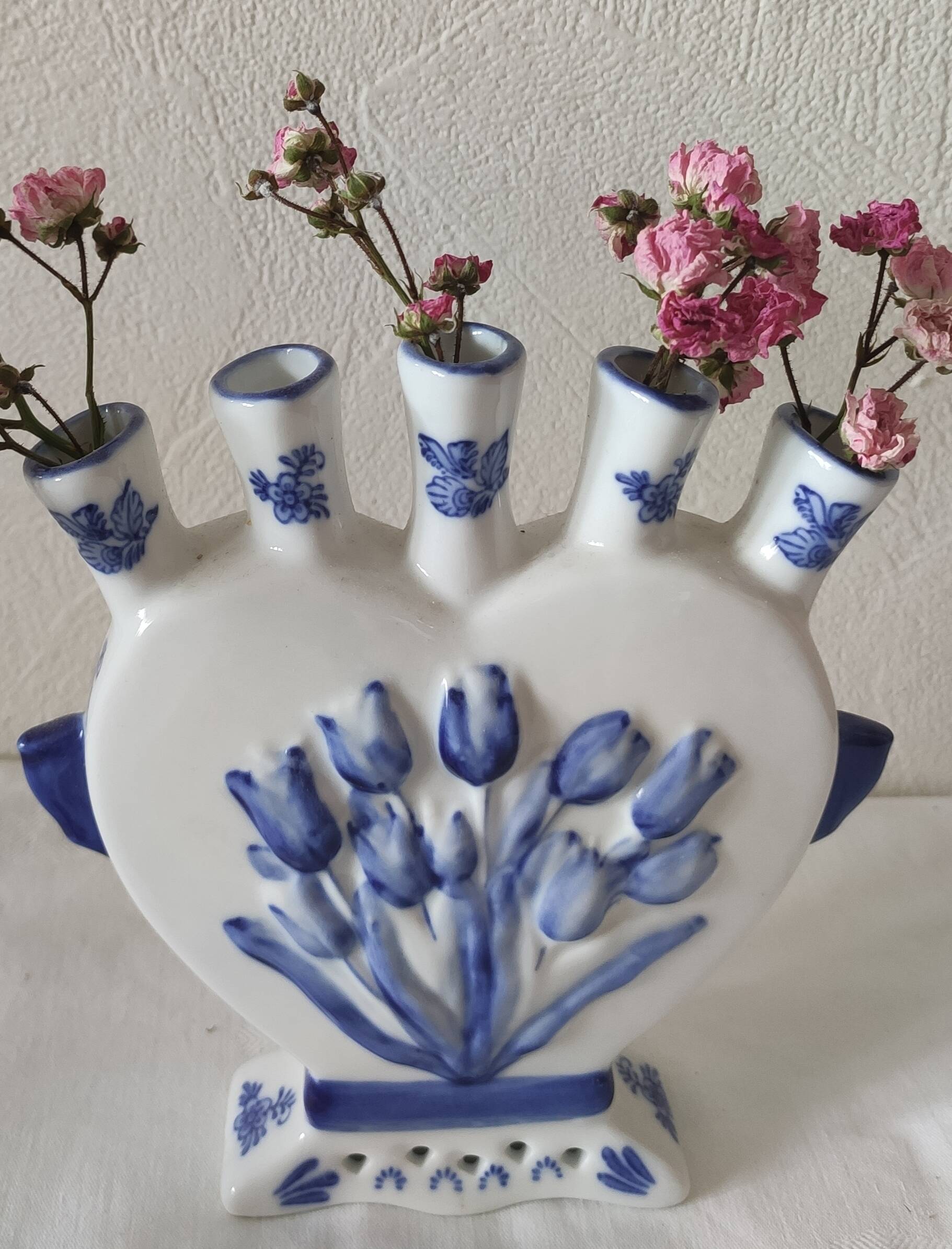 Tulip vase, Delftware