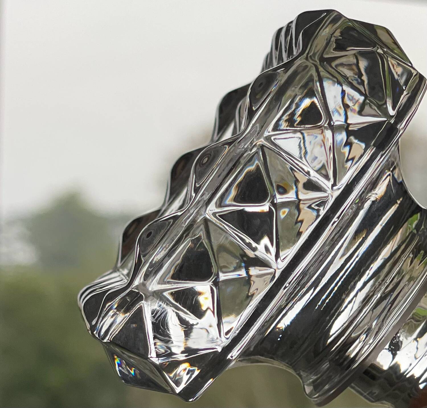 Cut crystal whisky decanter.